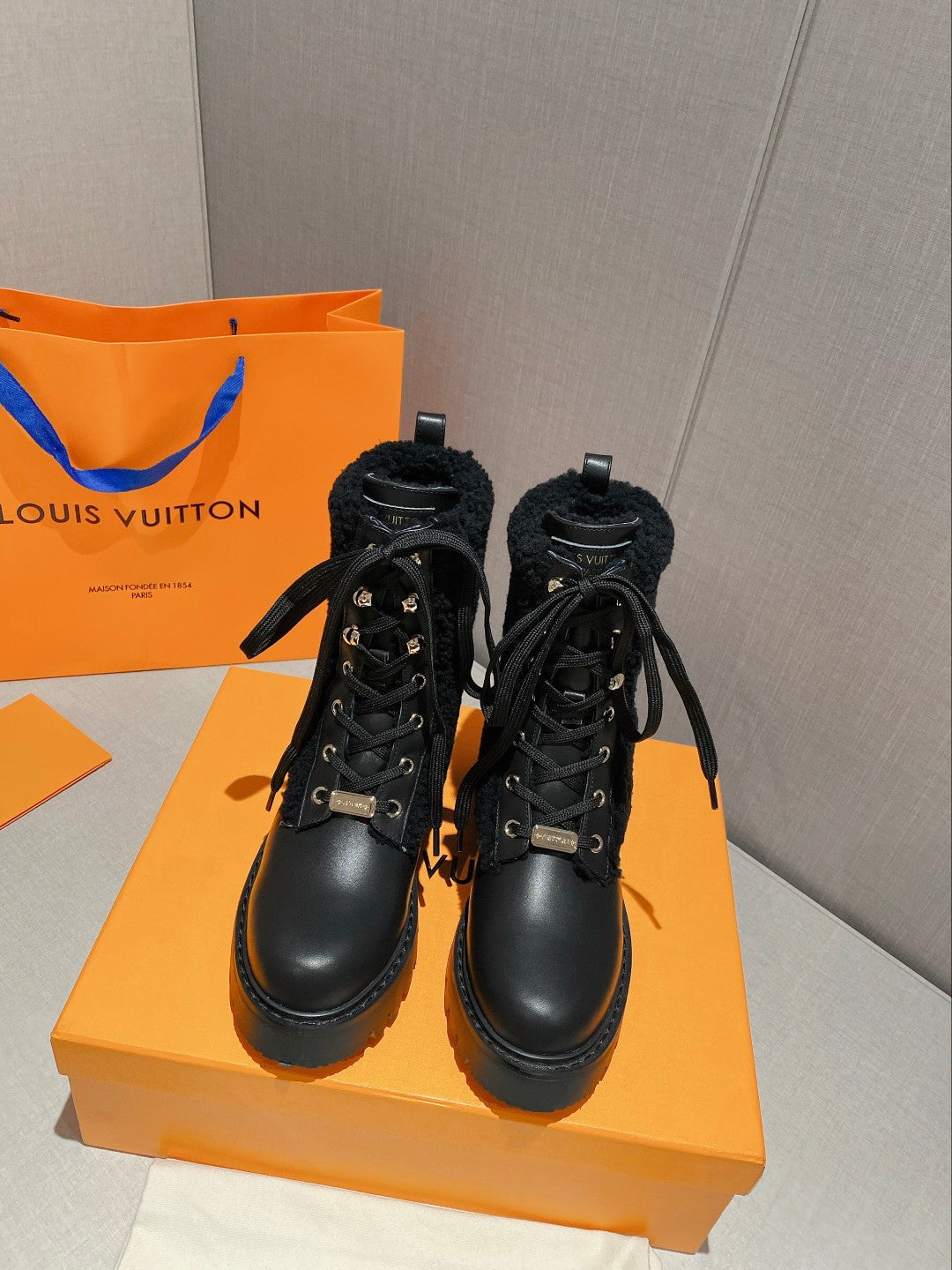 Luxury Shoes - LU-V - 618