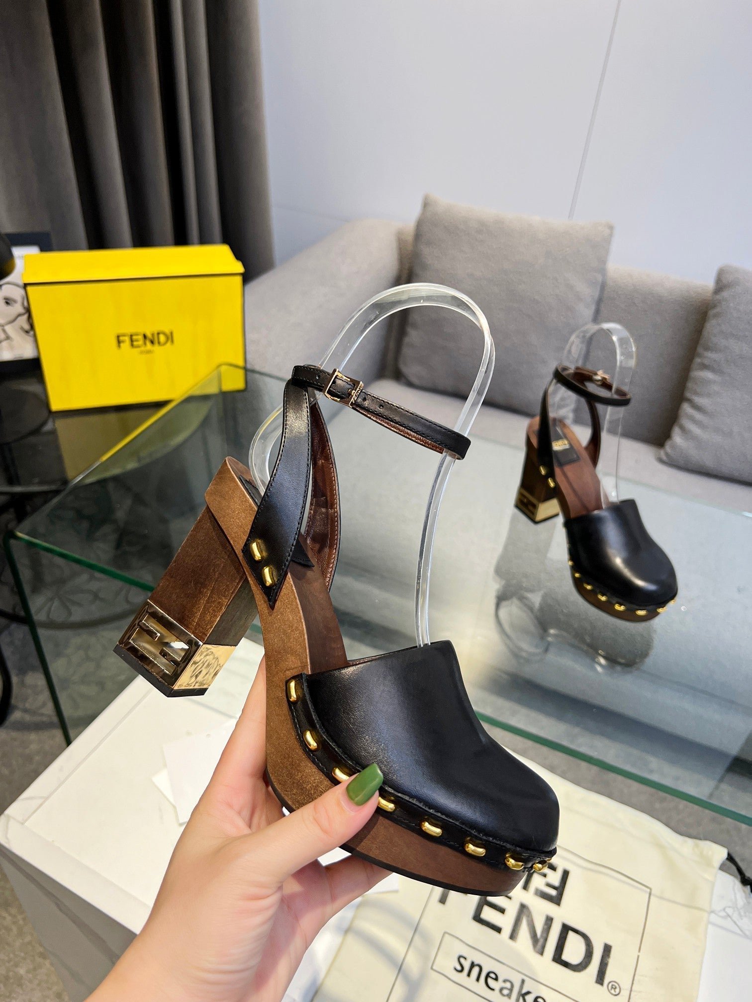 Luxury Shoes - FED - 180