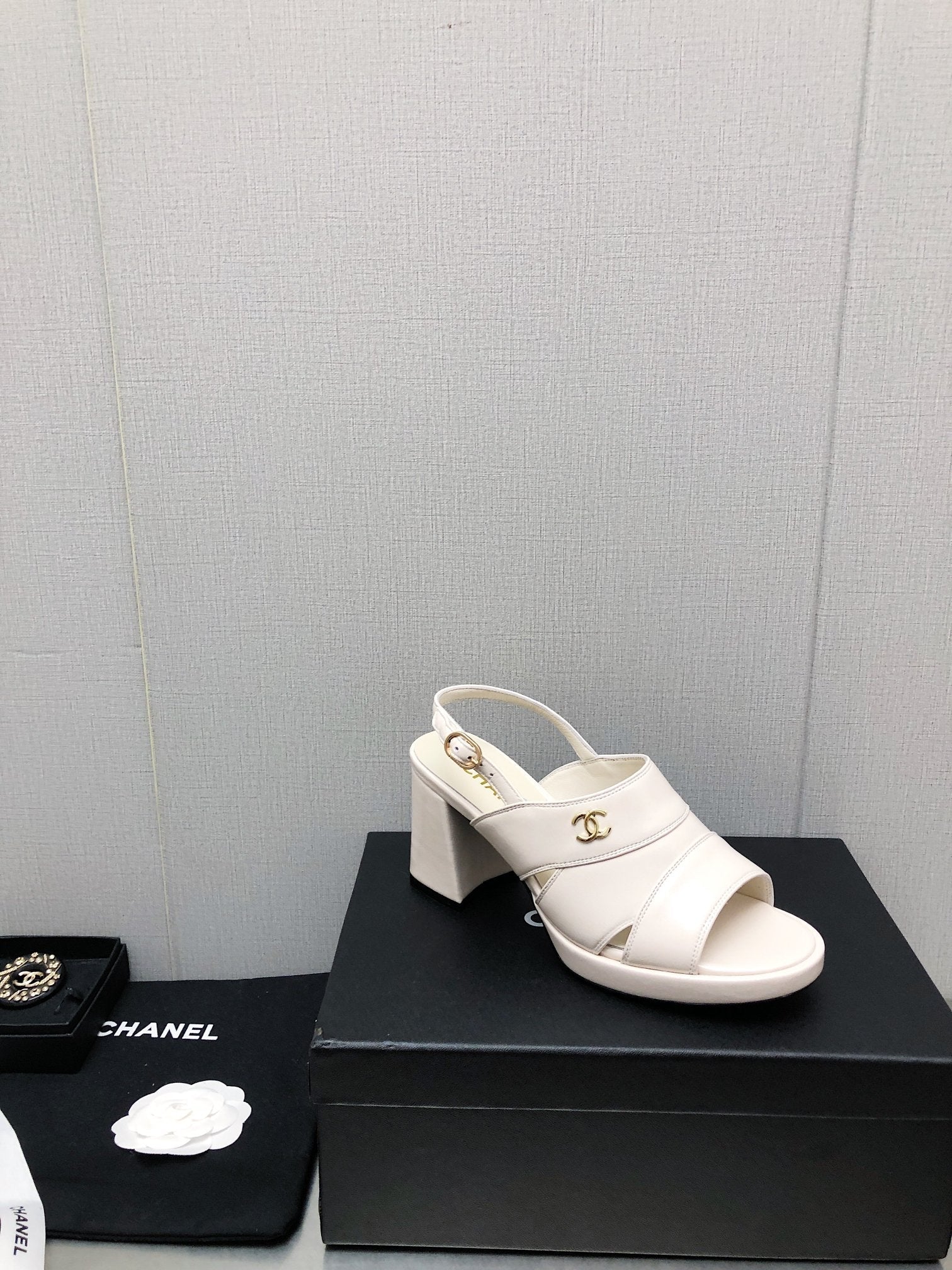 Luxury Shoes Sandals - CHL - 143