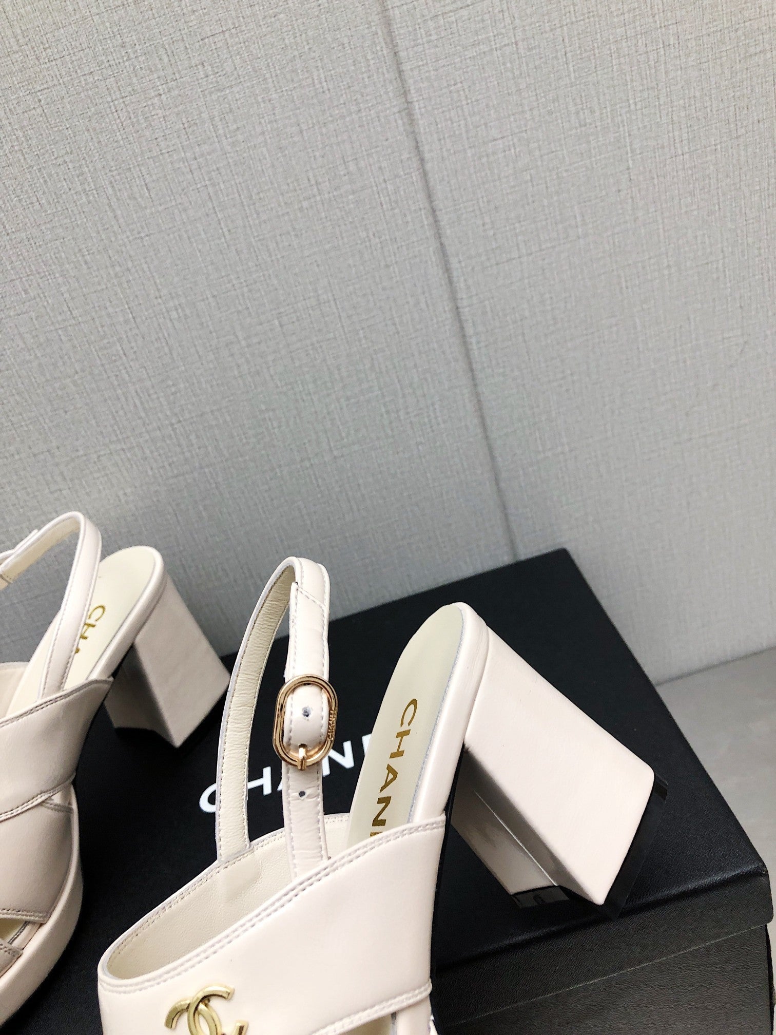 Luxury Shoes Sandals - CHL - 143