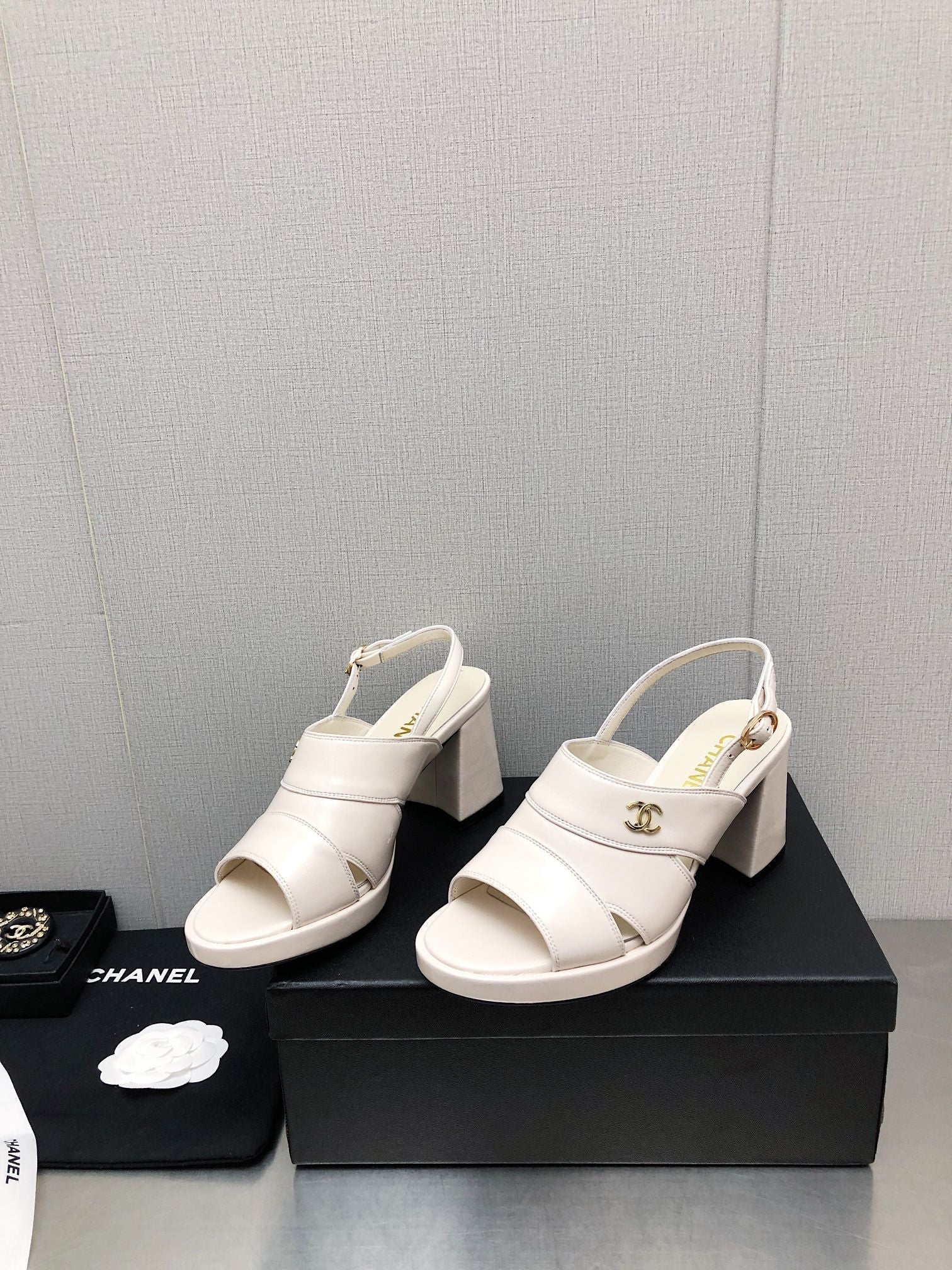 Luxury Shoes Sandals - CHL - 143