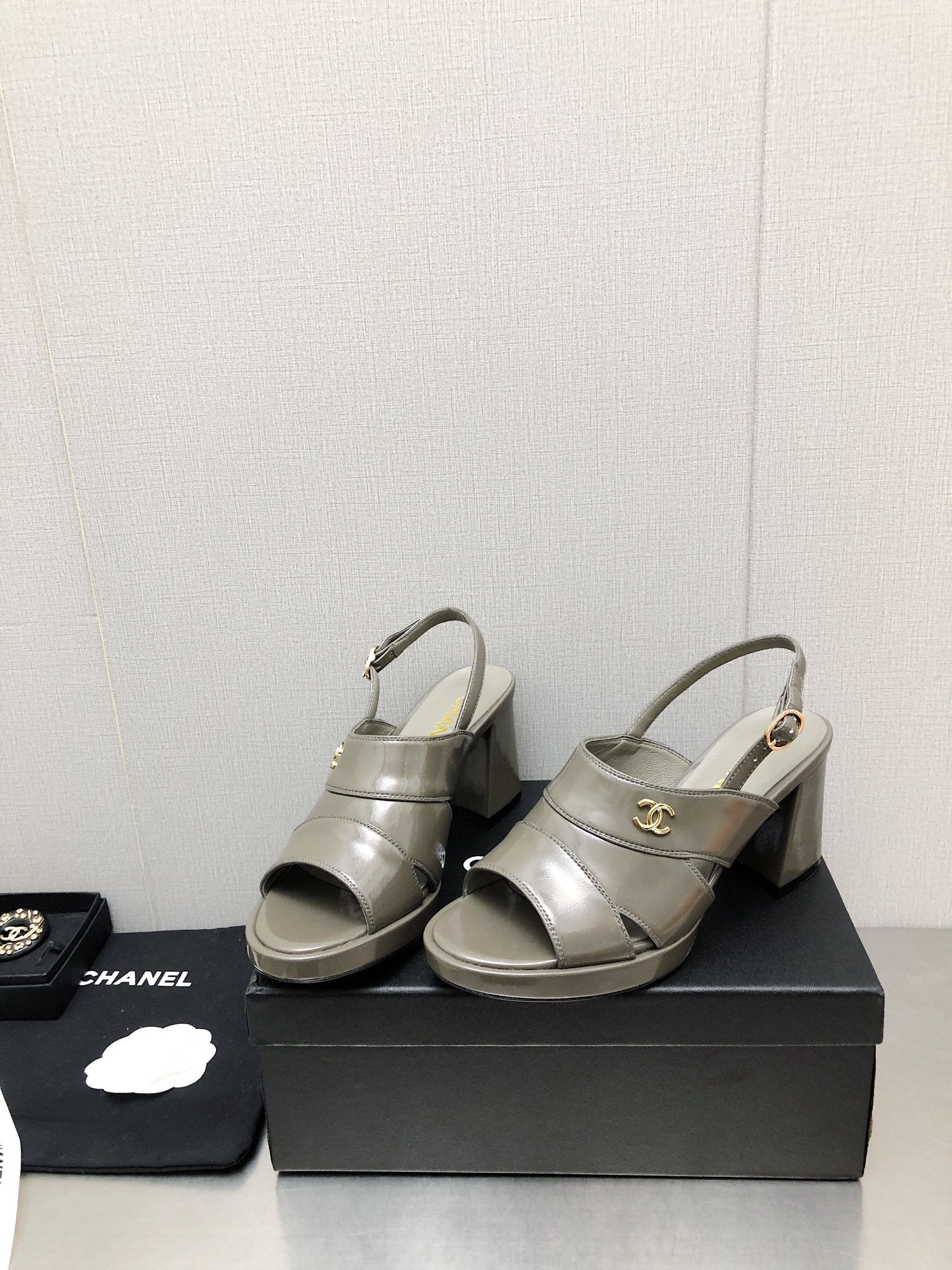 Luxury Shoes Sandals - CHL - 142