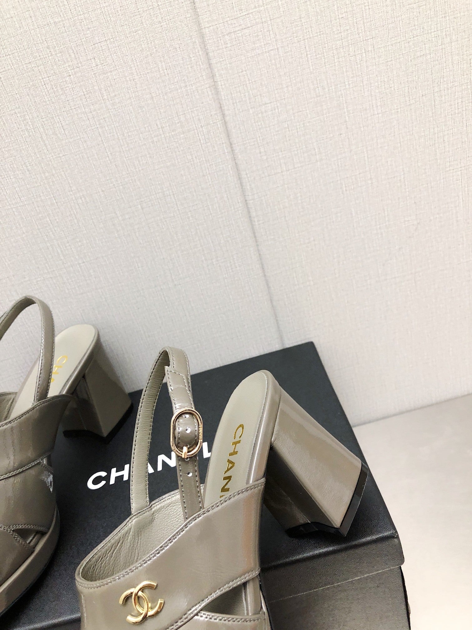 Luxury Shoes Sandals - CHL - 142