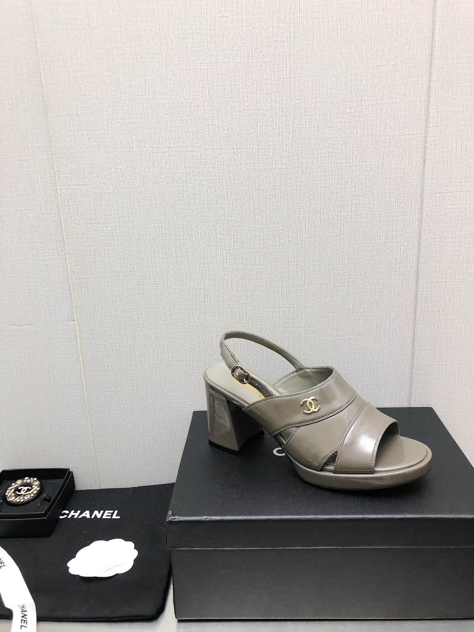 Luxury Shoes Sandals - CHL - 142