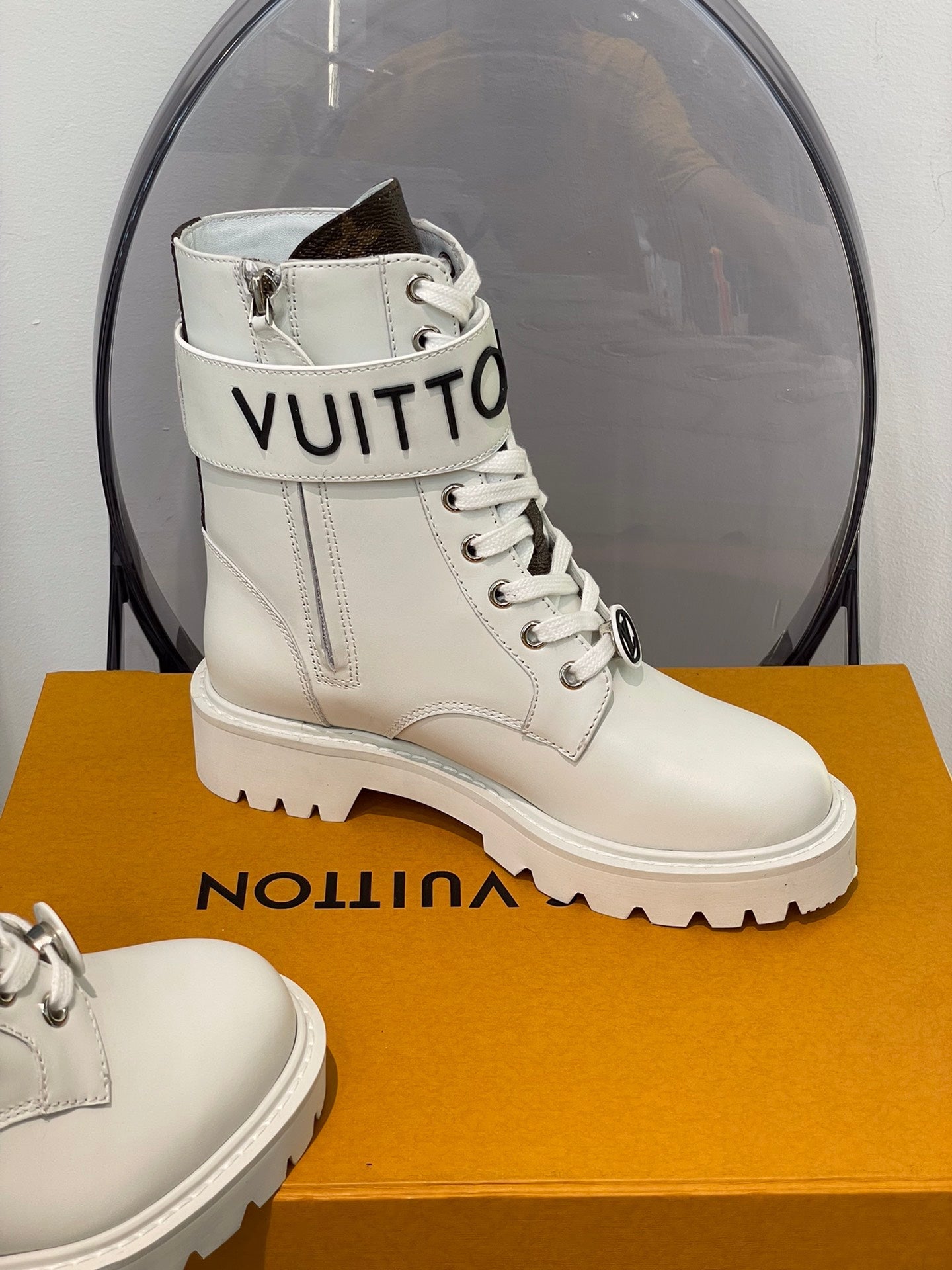 Luxury Shoes - LU-V - 552