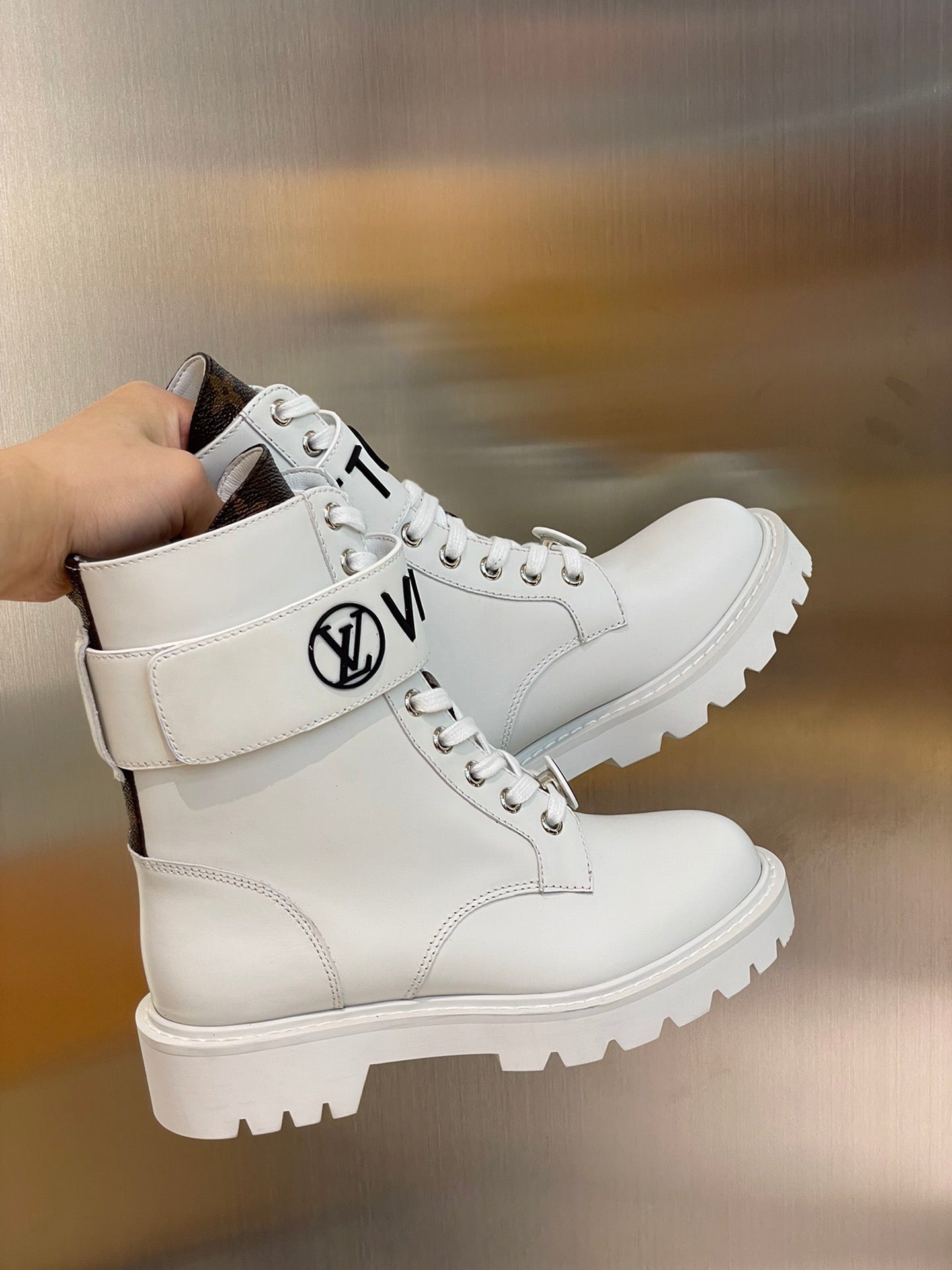 Luxury Shoes - LU-V - 552