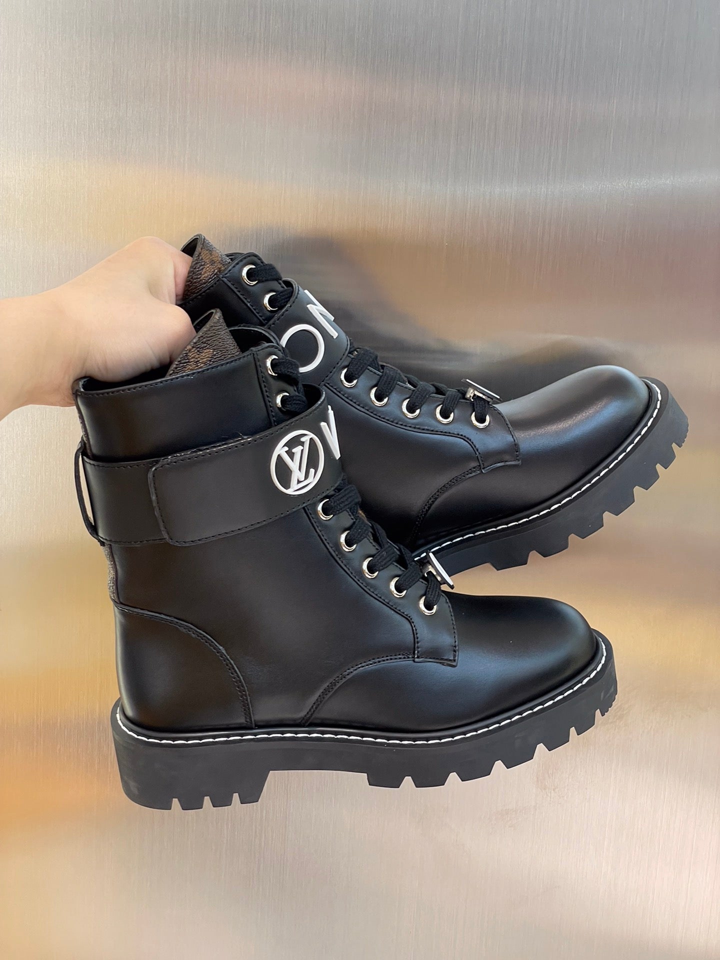 Luxury Shoes - LU-V - 553