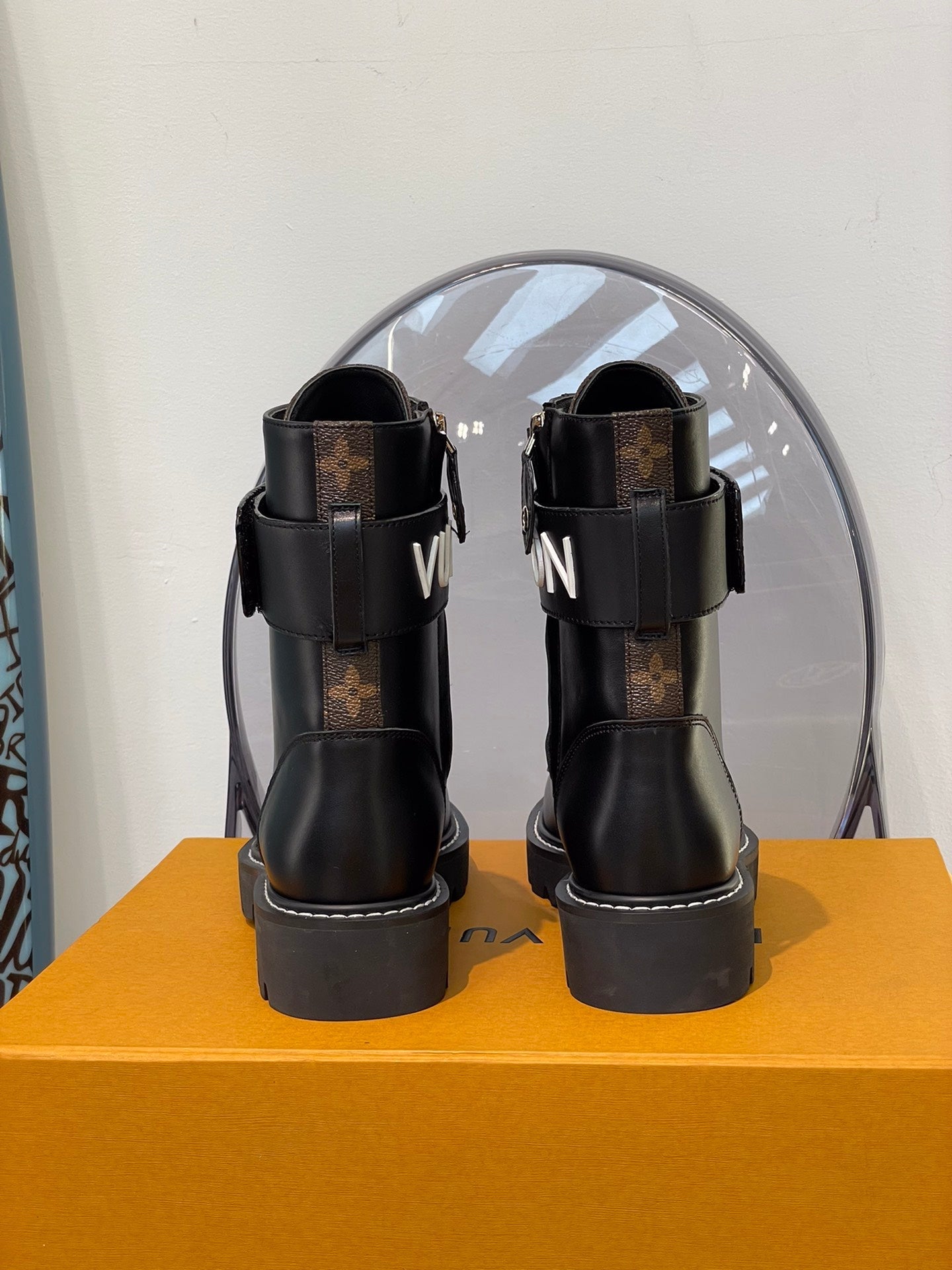 Luxury Shoes - LU-V - 553