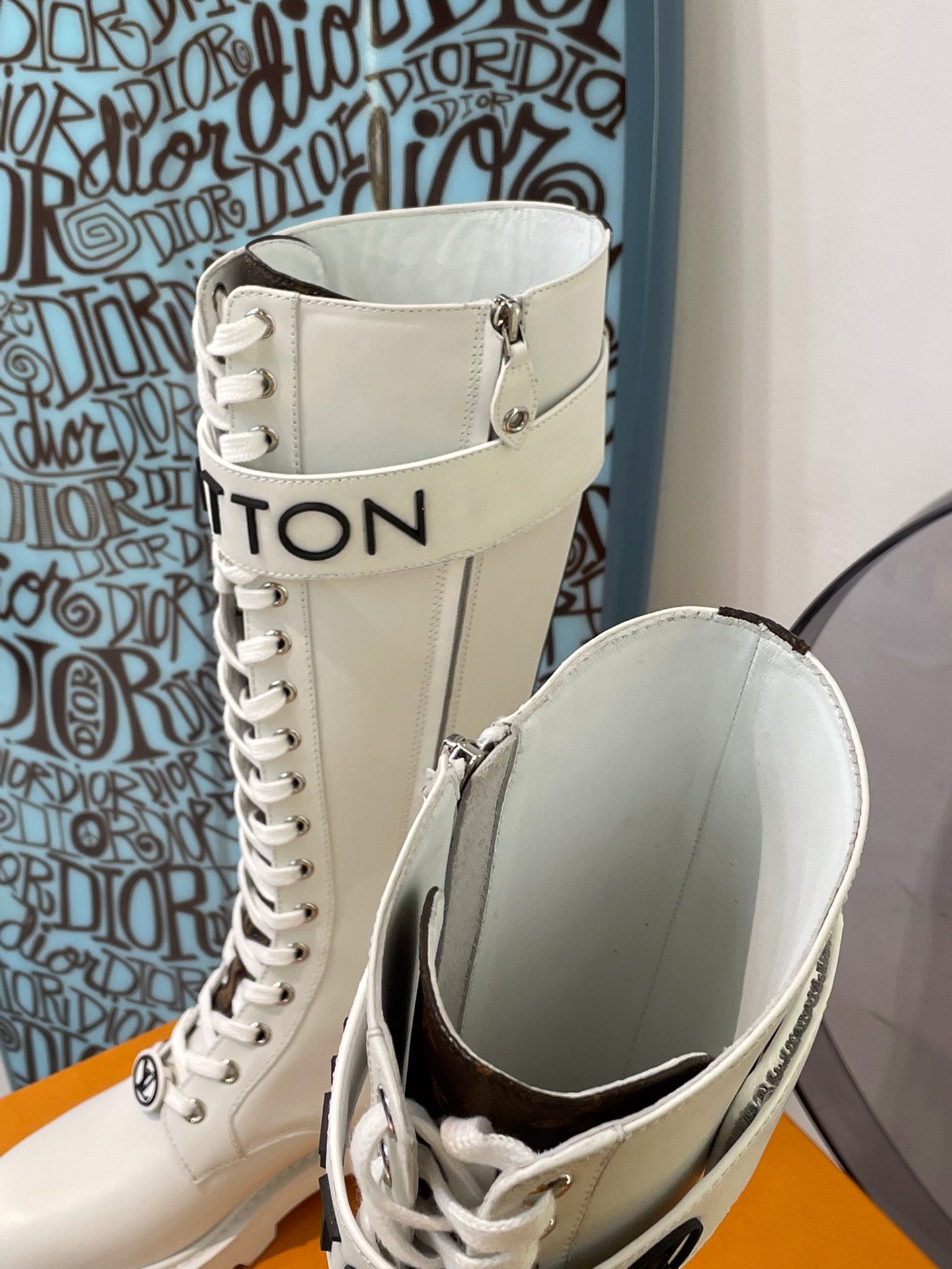 Luxury Shoes - LU-V - 550