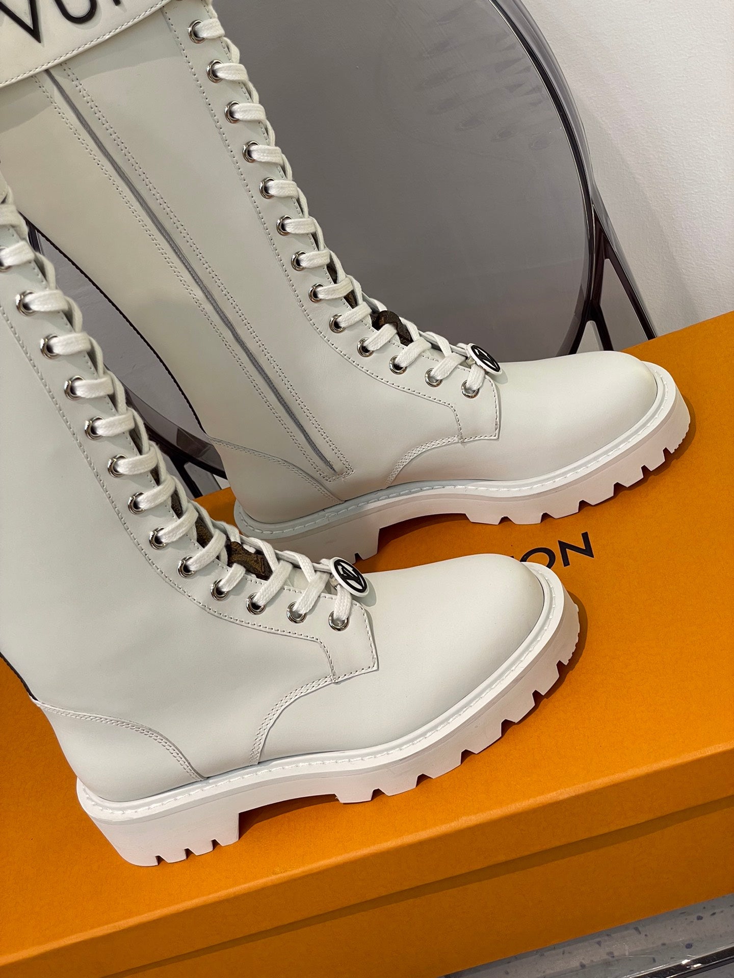 Luxury Shoes - LU-V - 550