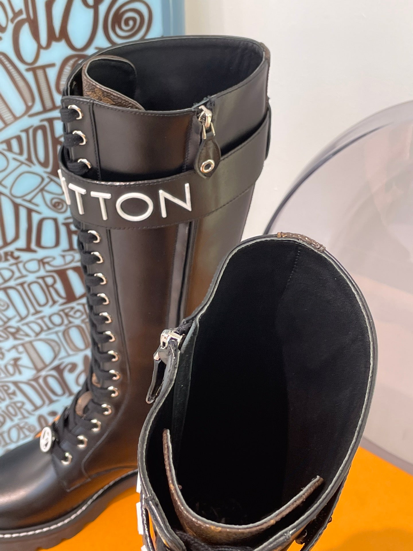 Luxury Shoes - LU-V - 551