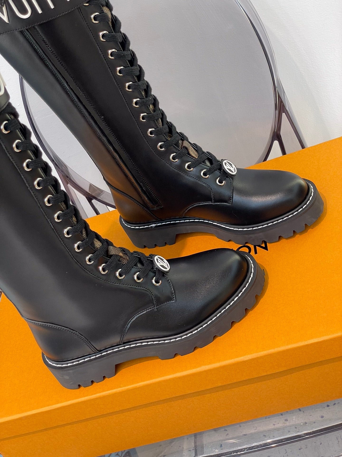 Luxury Shoes - LU-V - 551