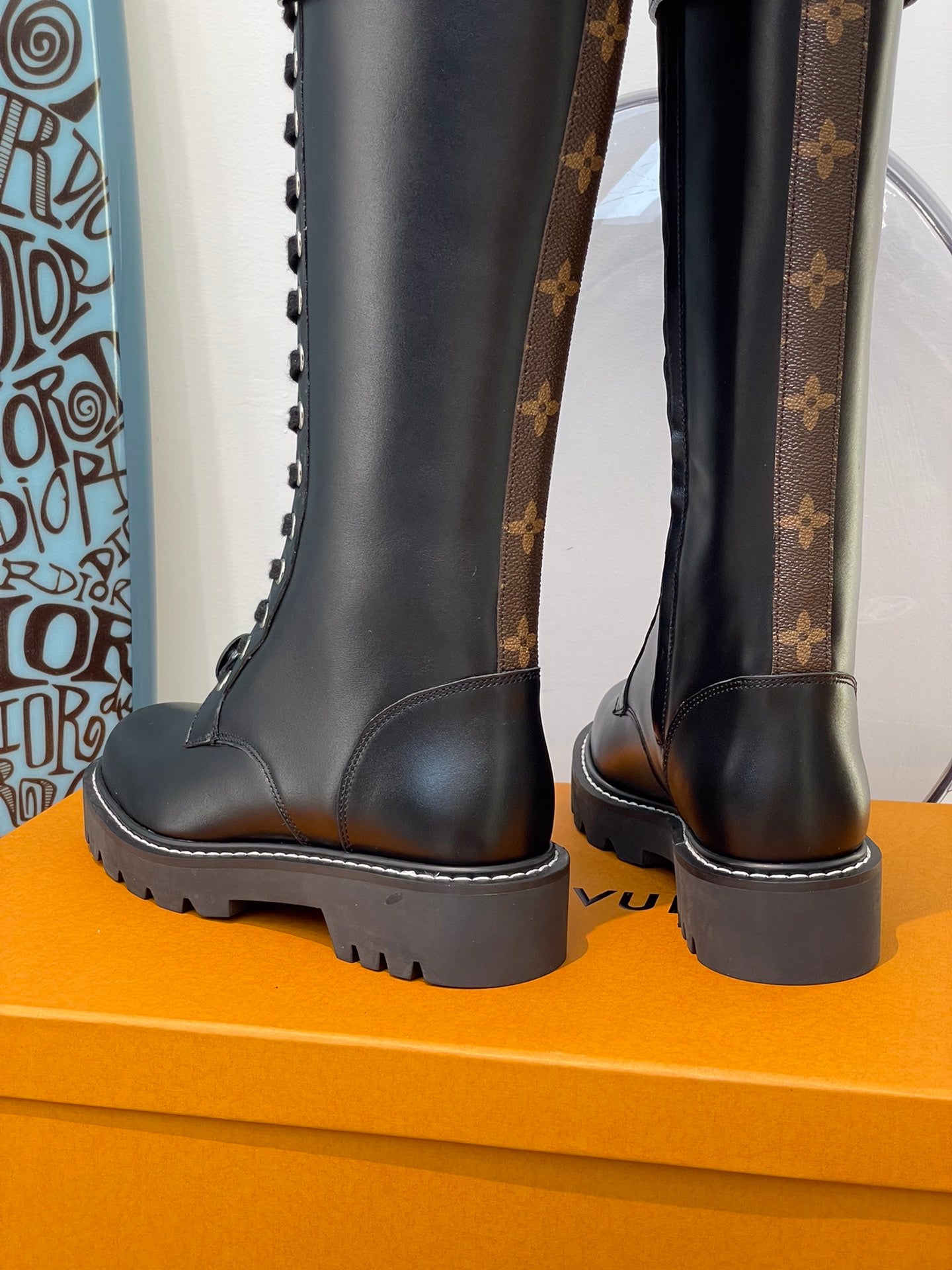 Luxury Shoes - LU-V - 551