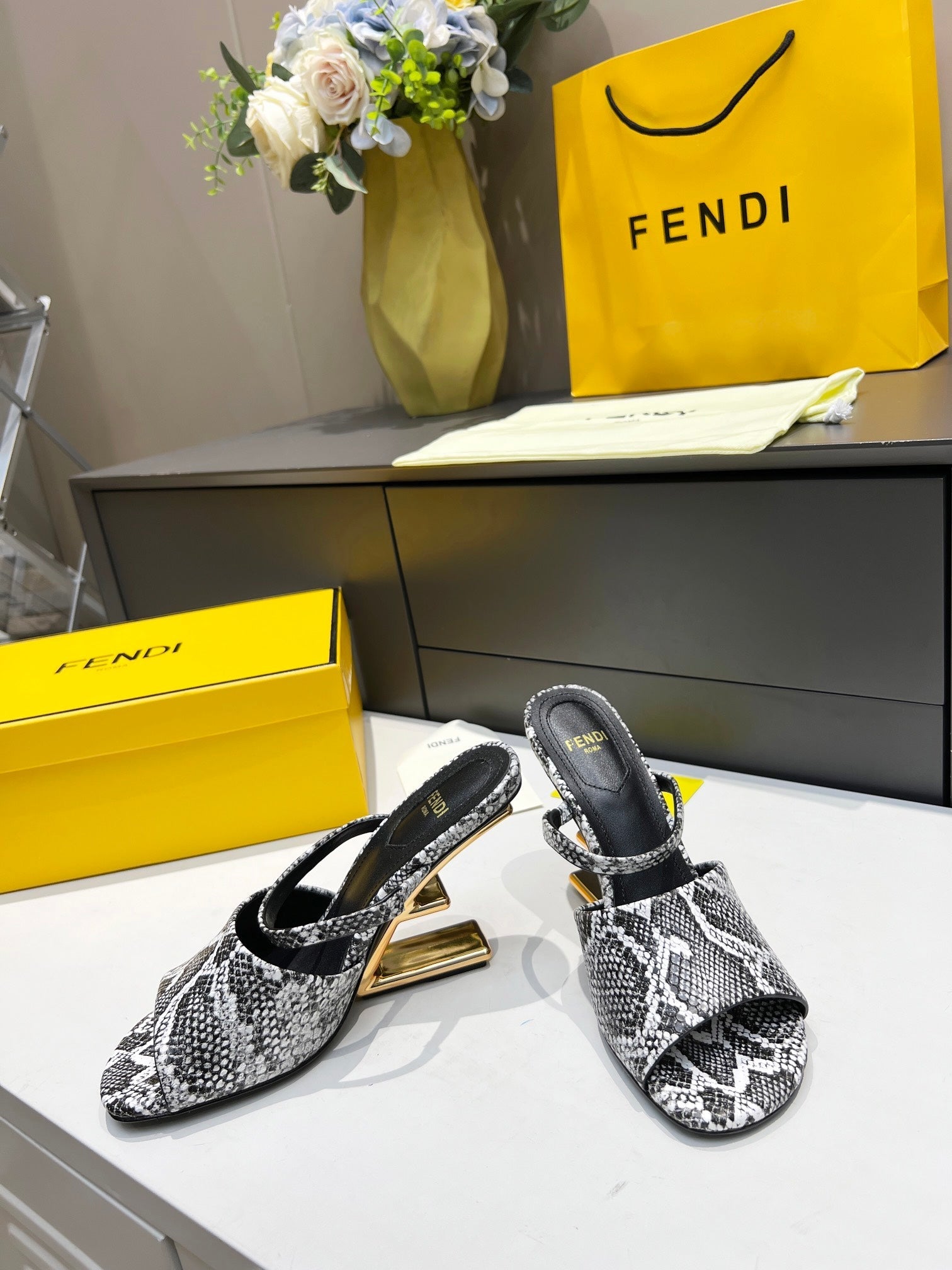 Luxury Shoes - FED - 681