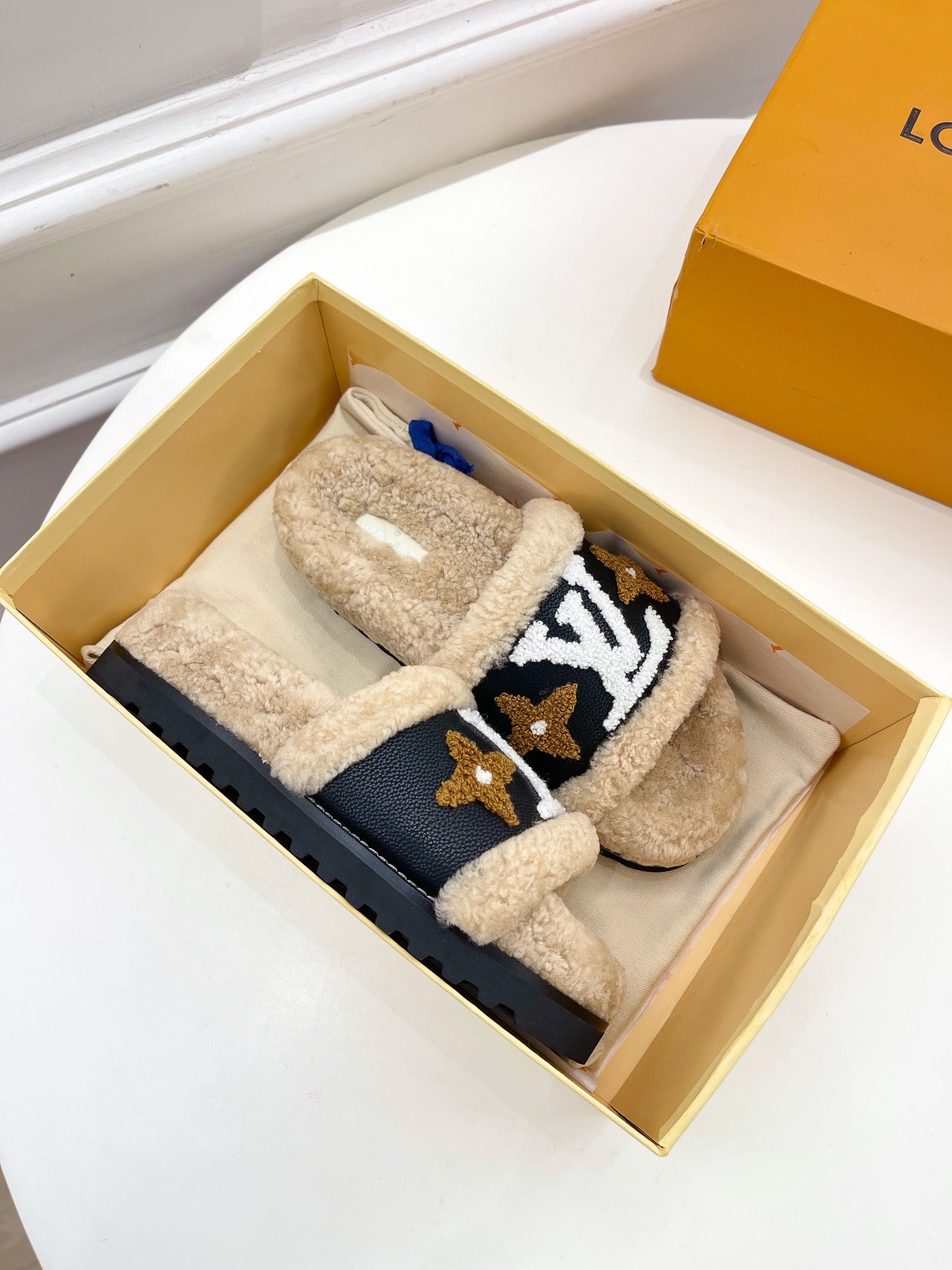 Luxury Shoes - LU-V - 417