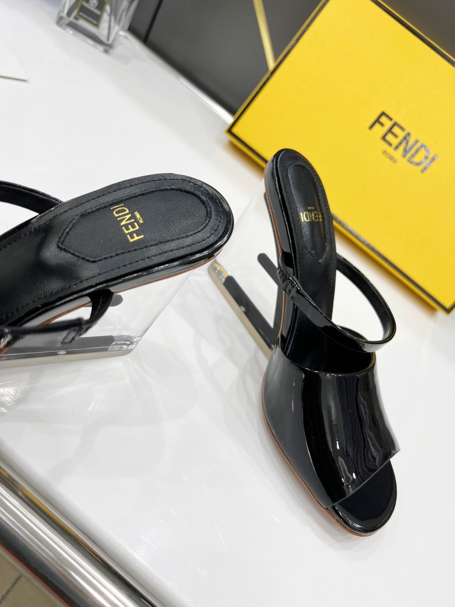 Luxury Shoes - FED - 685