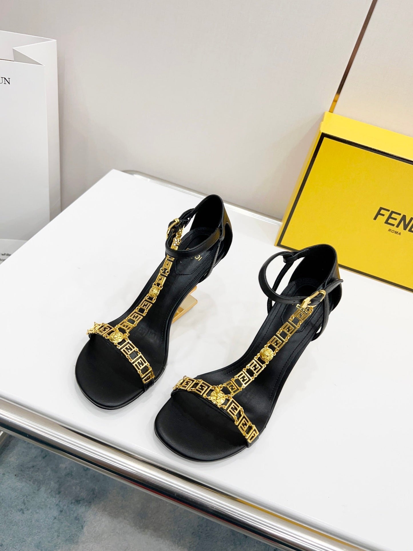 Luxury Shoes - FED - 679