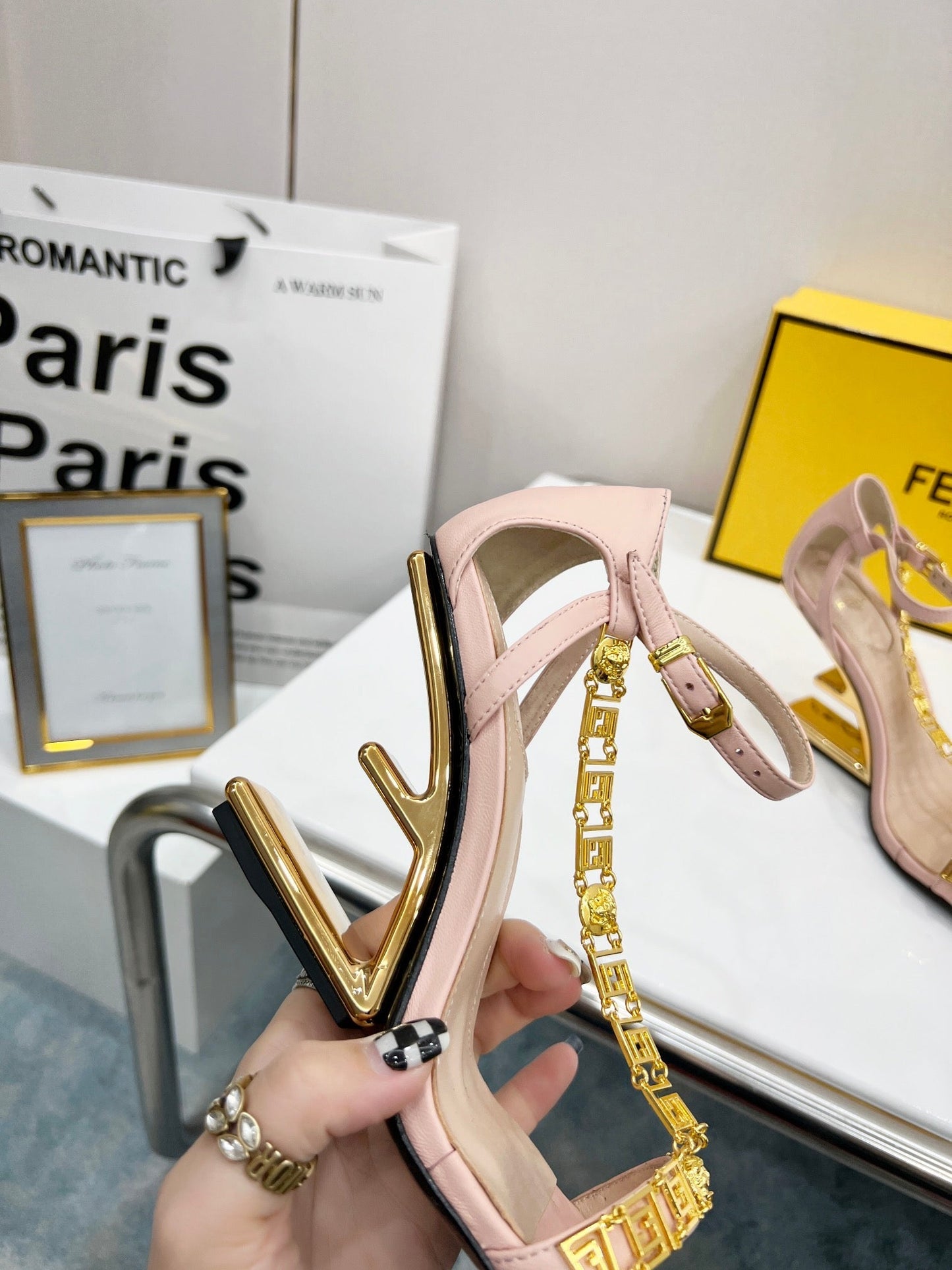 Luxury Shoes - FED - 680