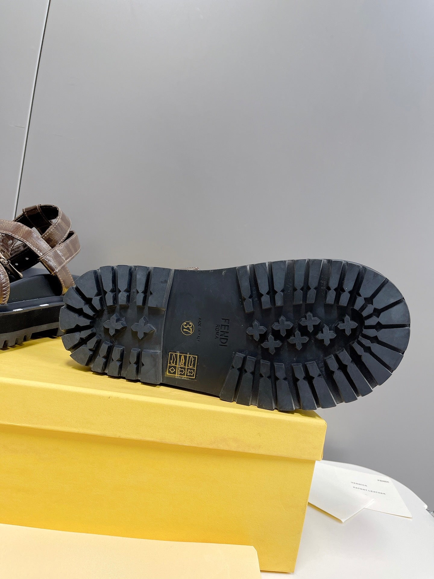 Luxury Shoes - FED - 661