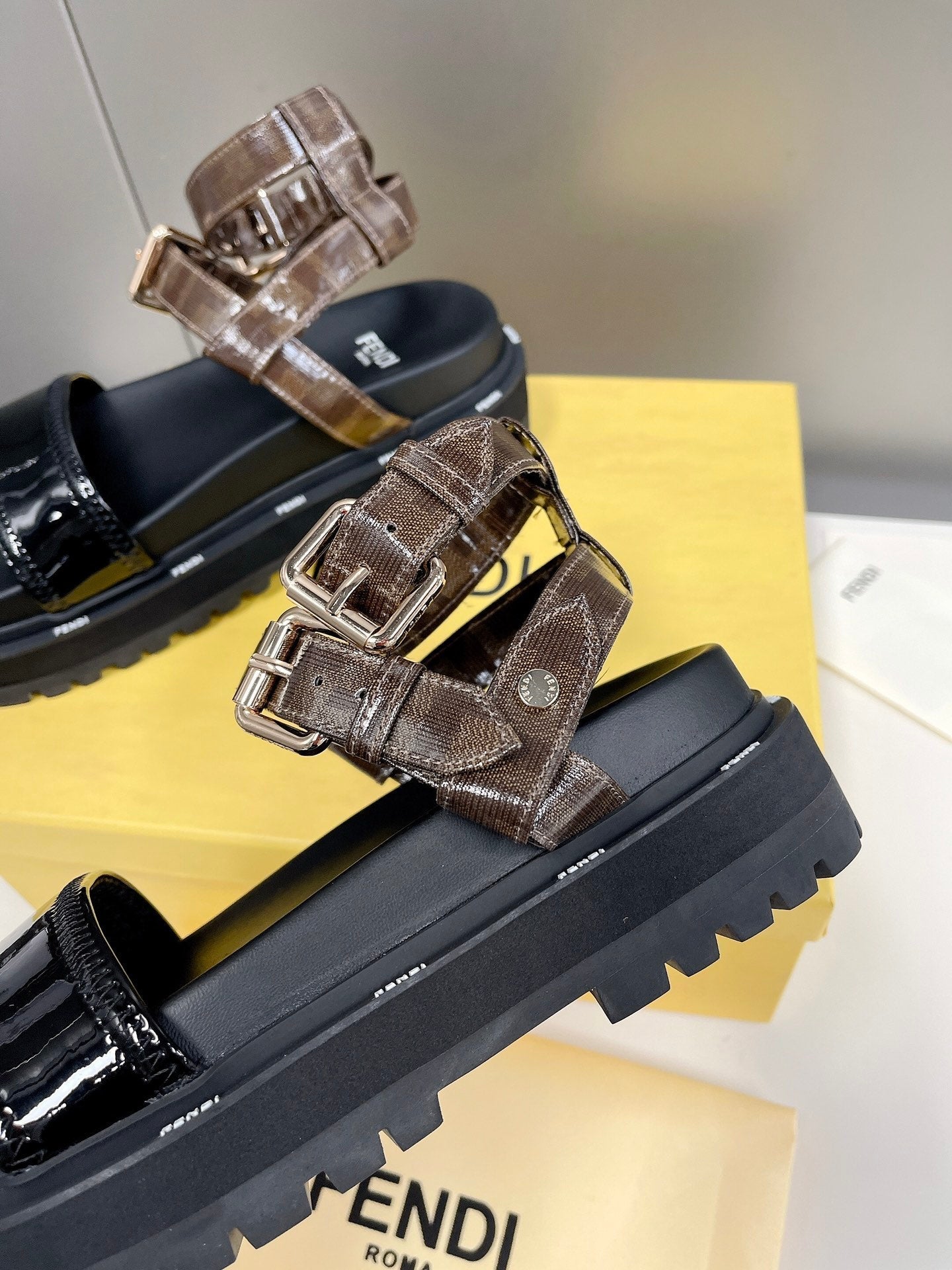 Luxury Shoes - FED - 662