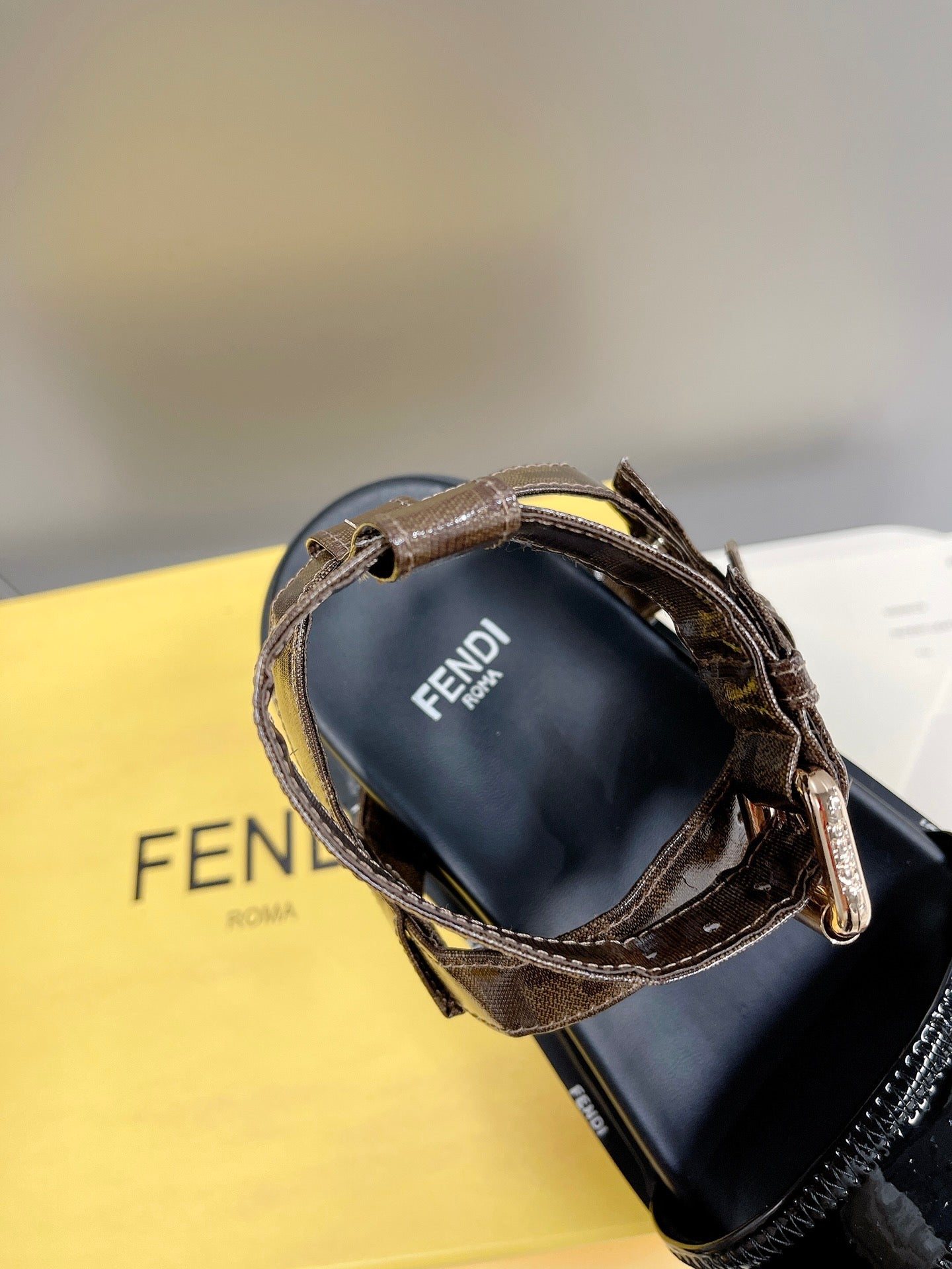 Luxury Shoes - FED - 662