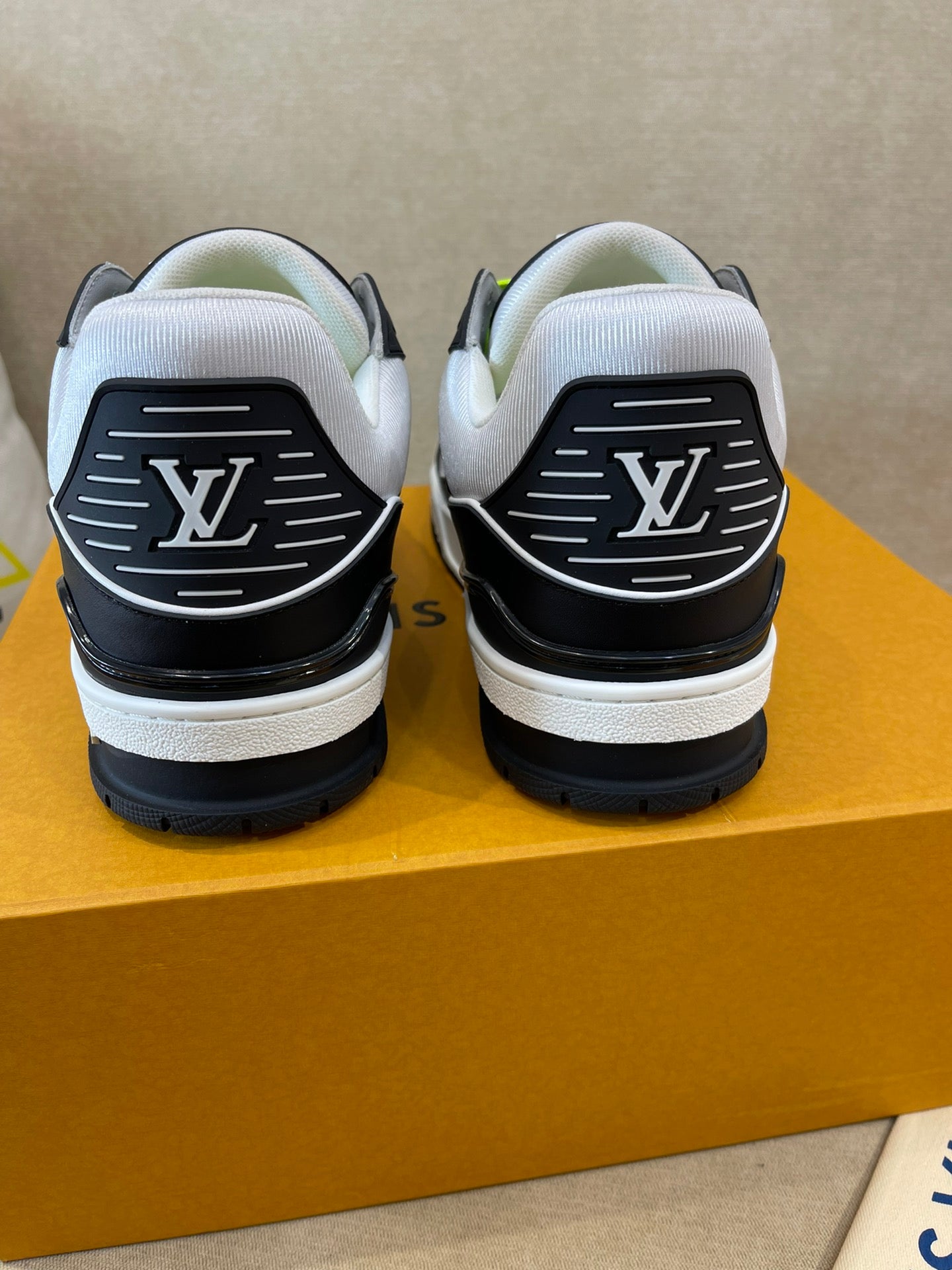 Luxury Shoes - LU-V - 392