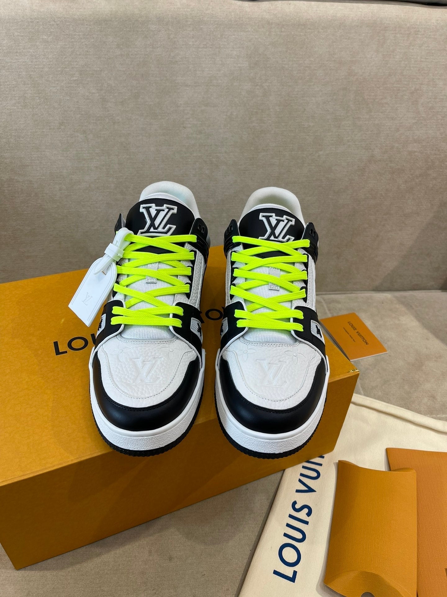 Luxury Shoes - LU-V - 392