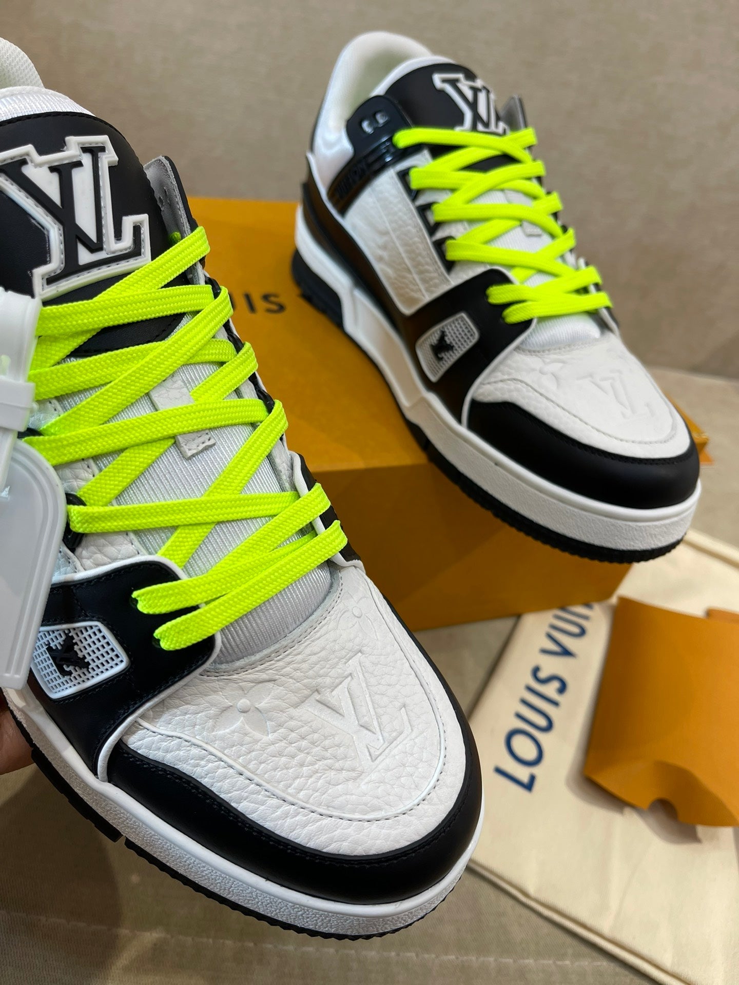 Luxury Shoes - LU-V - 392