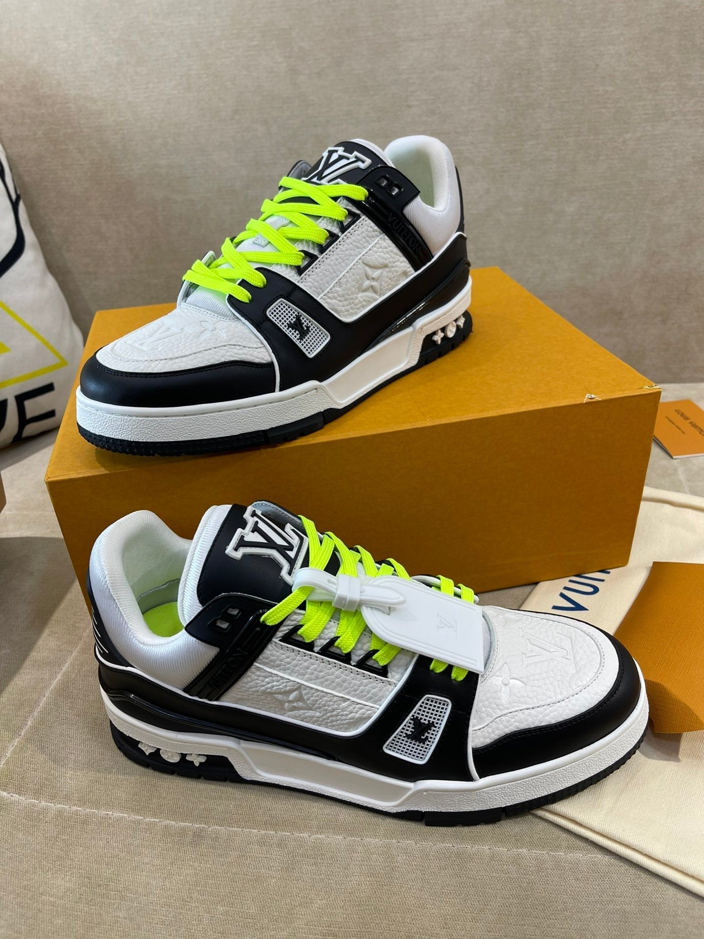 Luxury Shoes - LU-V - 392