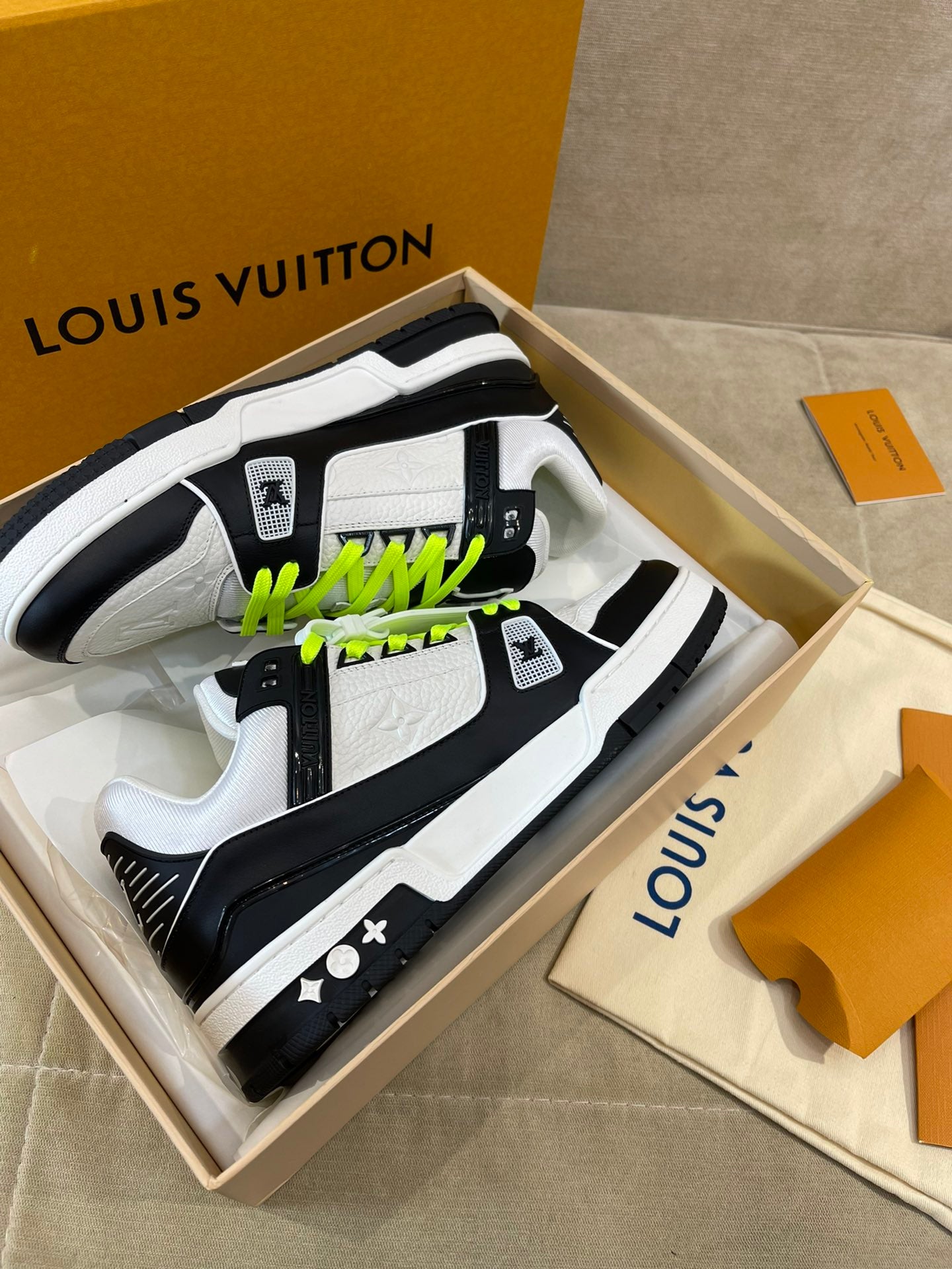 Luxury Shoes - LU-V - 392