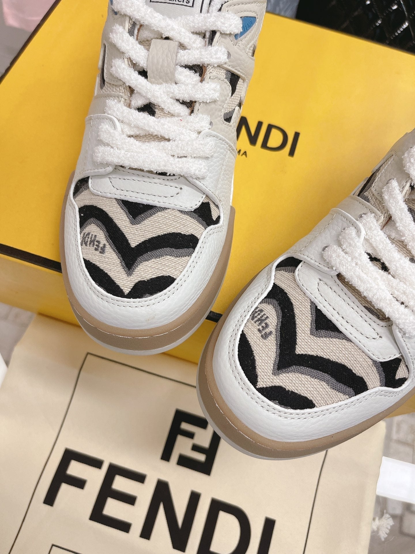 Luxury Shoes - FED - 584