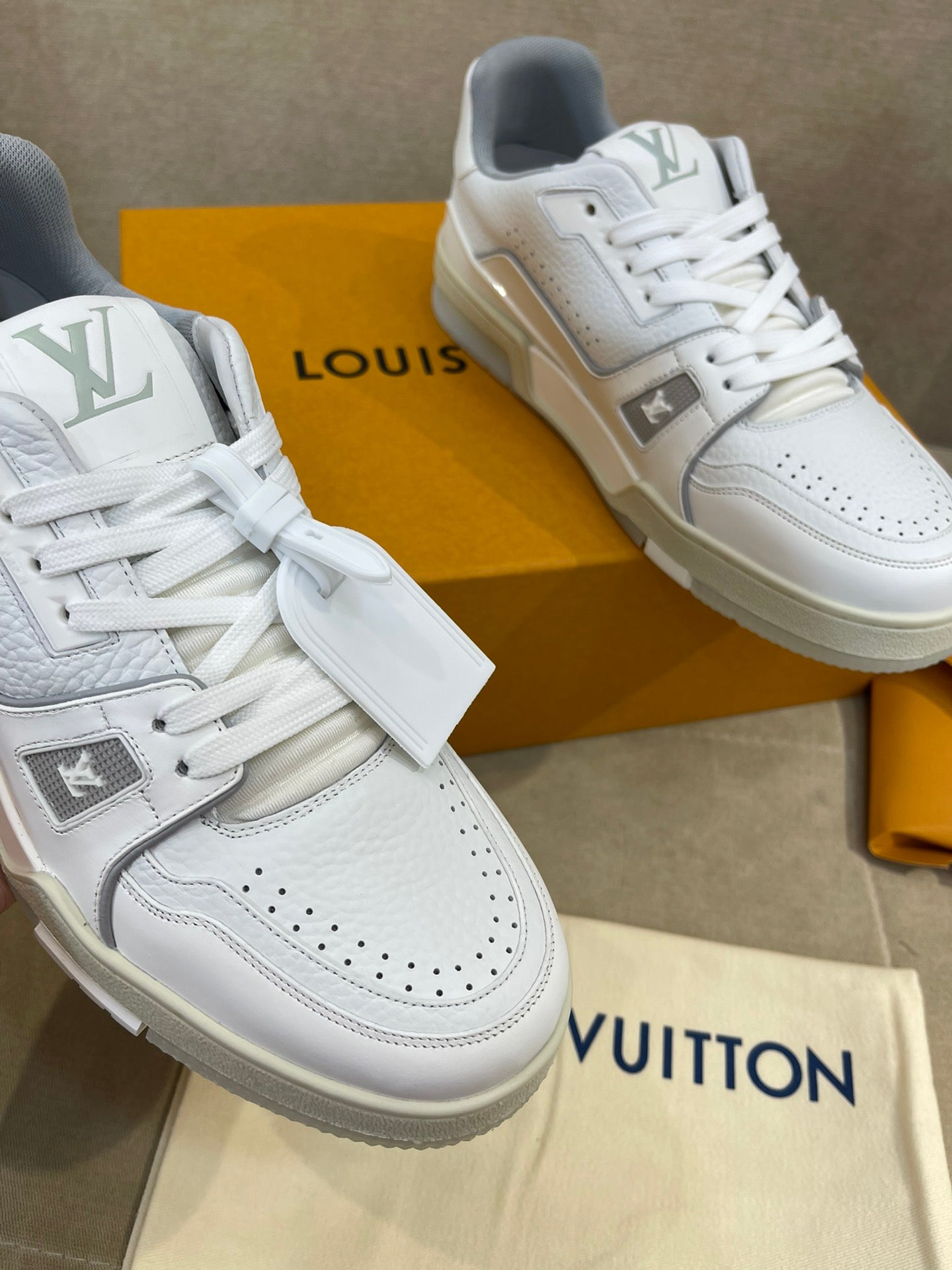 Luxury Shoes - LU-V - 388