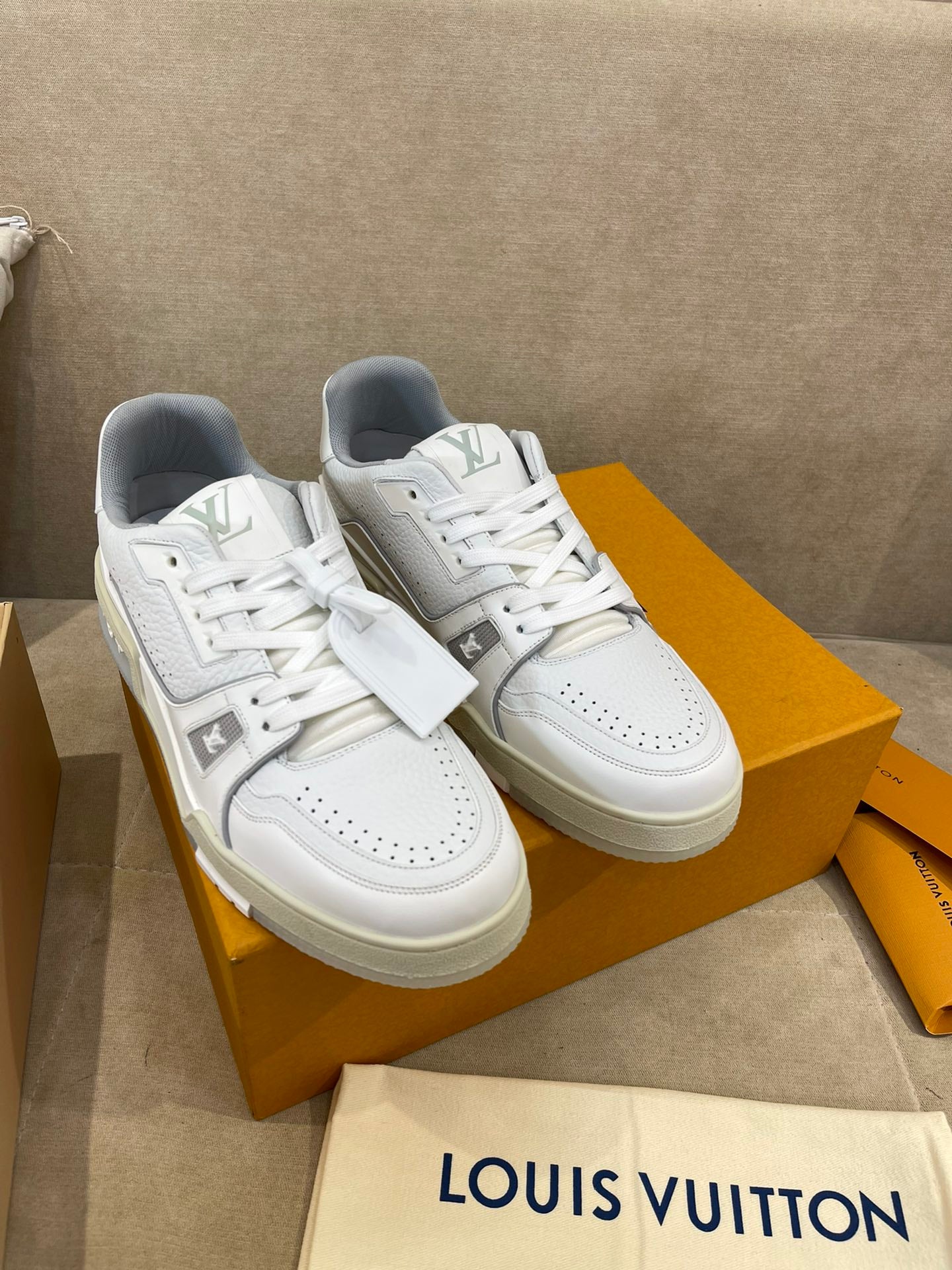 Luxury Shoes - LU-V - 388