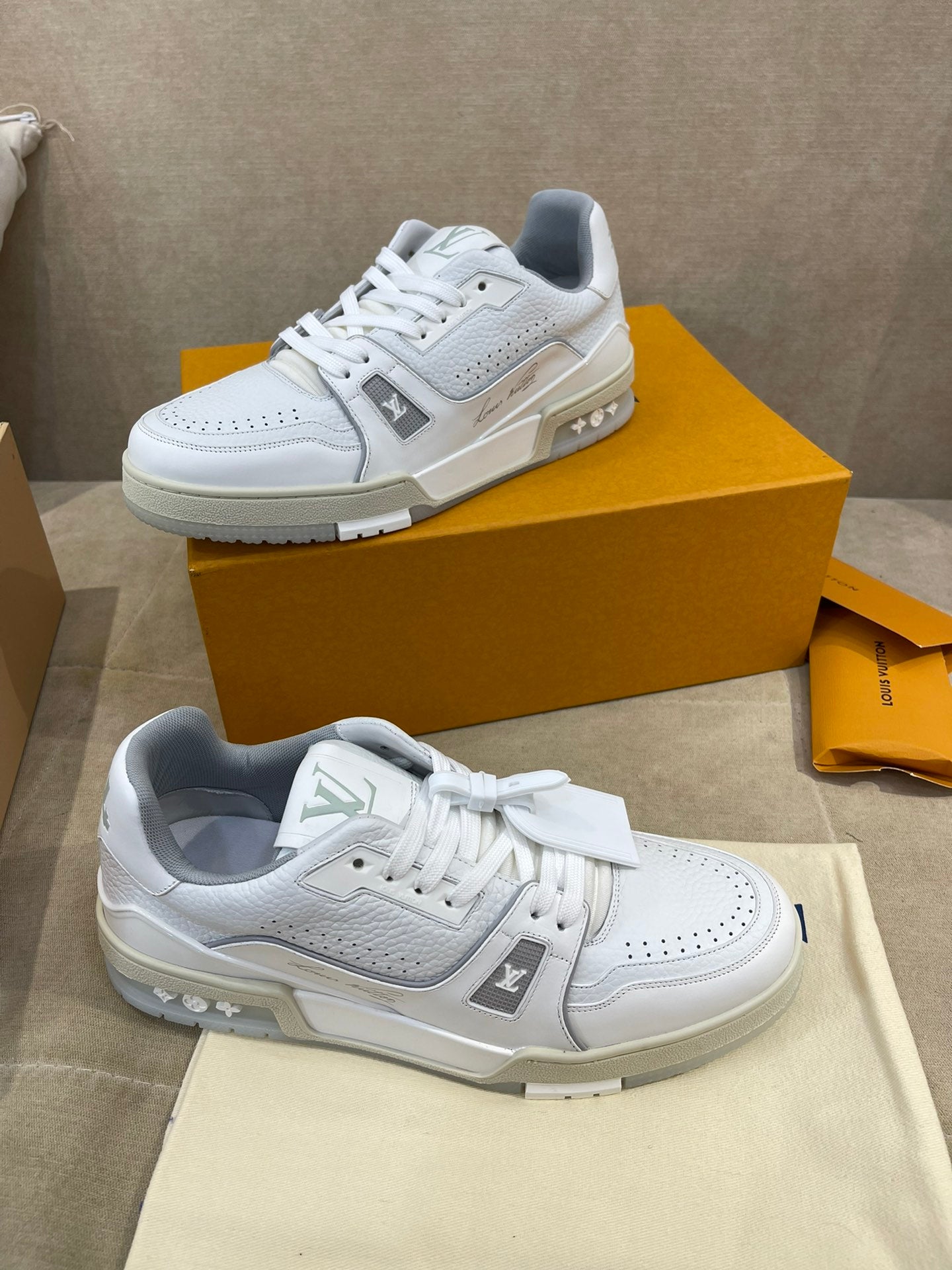 Luxury Shoes - LU-V - 388