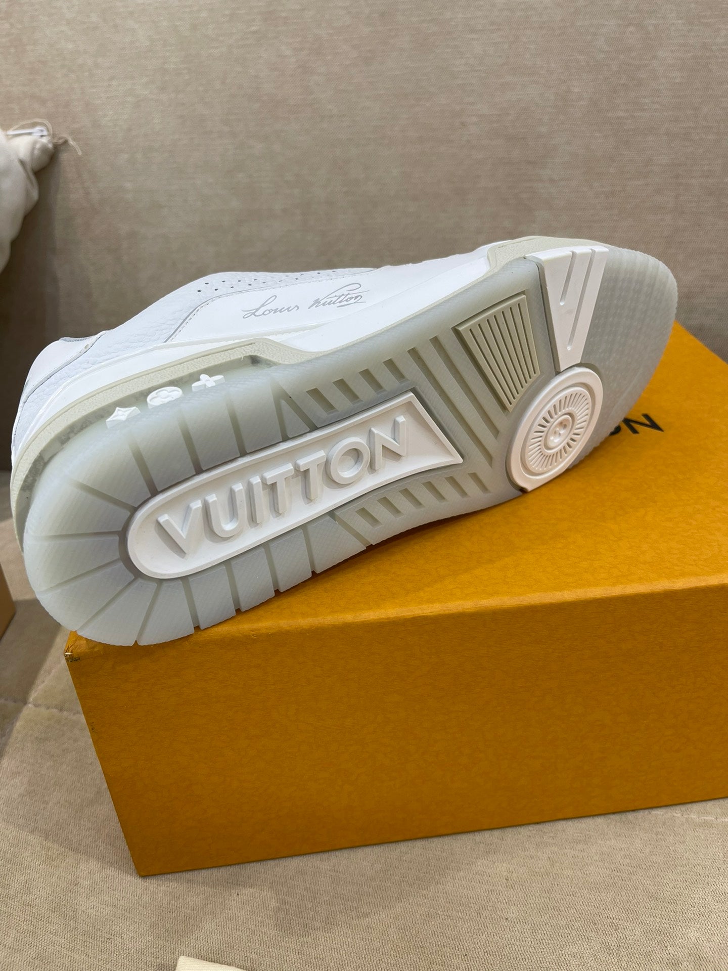 Luxury Shoes - LU-V - 388