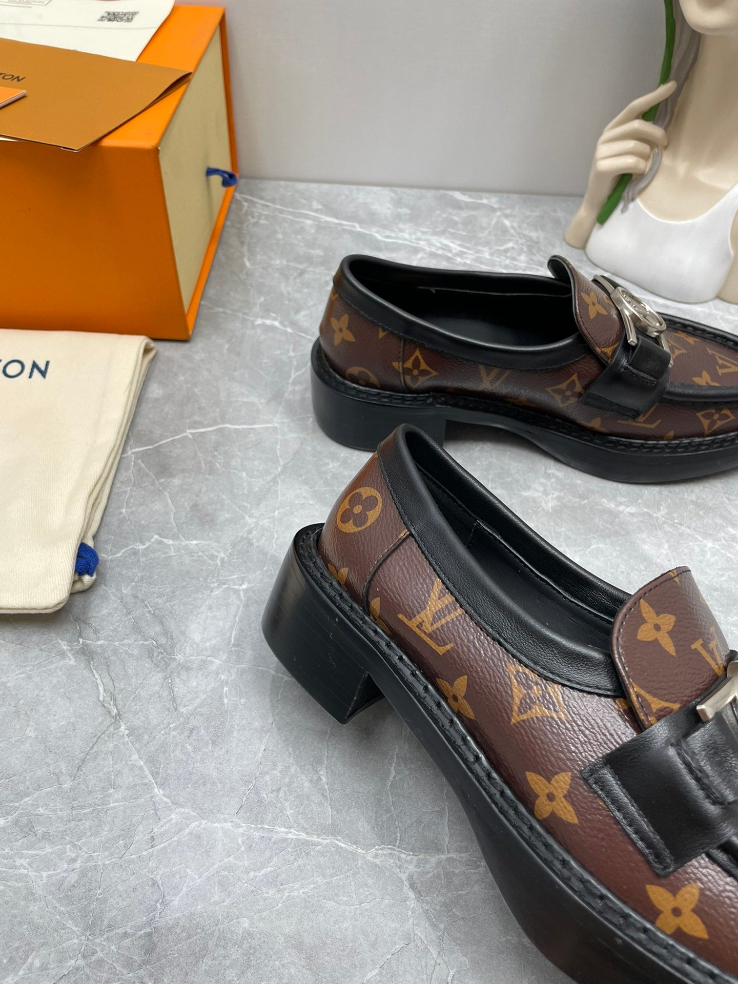 Luxury Shoes - LU-V - 1076