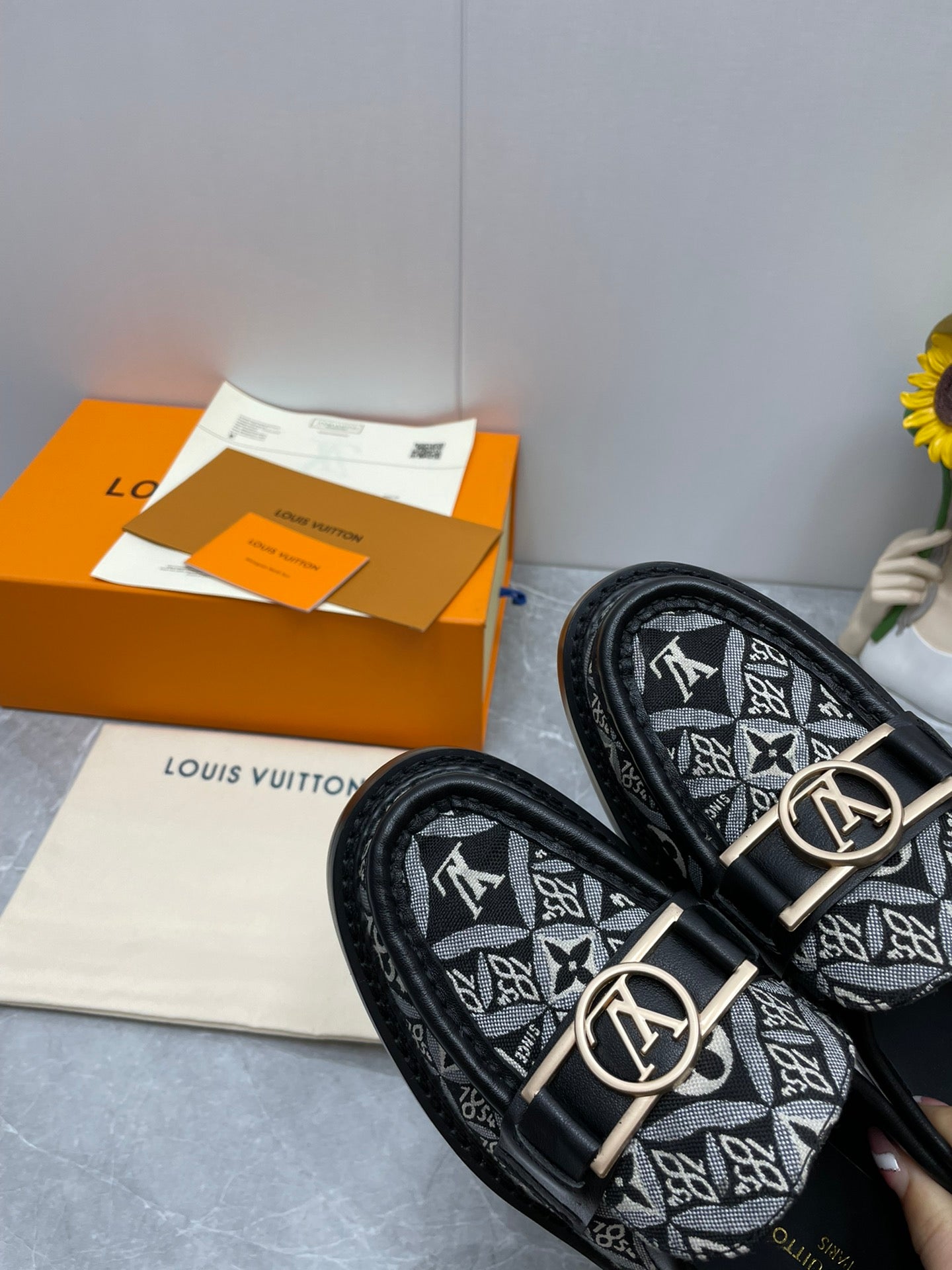 Luxury Shoes - LU-V - 1074