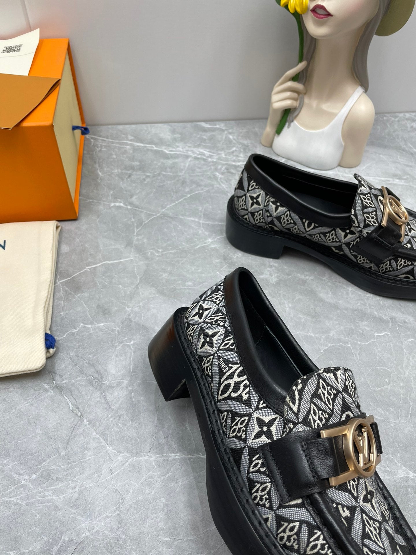 Luxury Shoes - LU-V - 1074