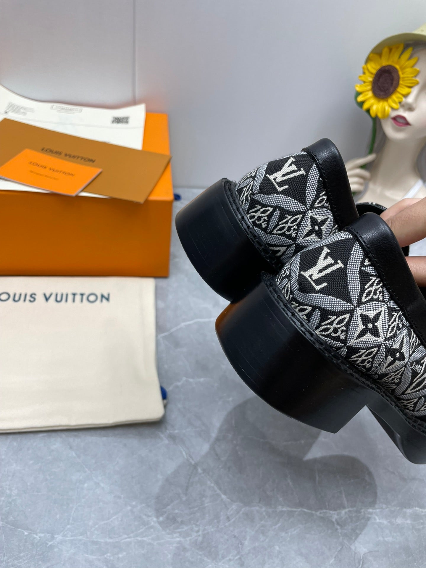 Luxury Shoes - LU-V - 1074