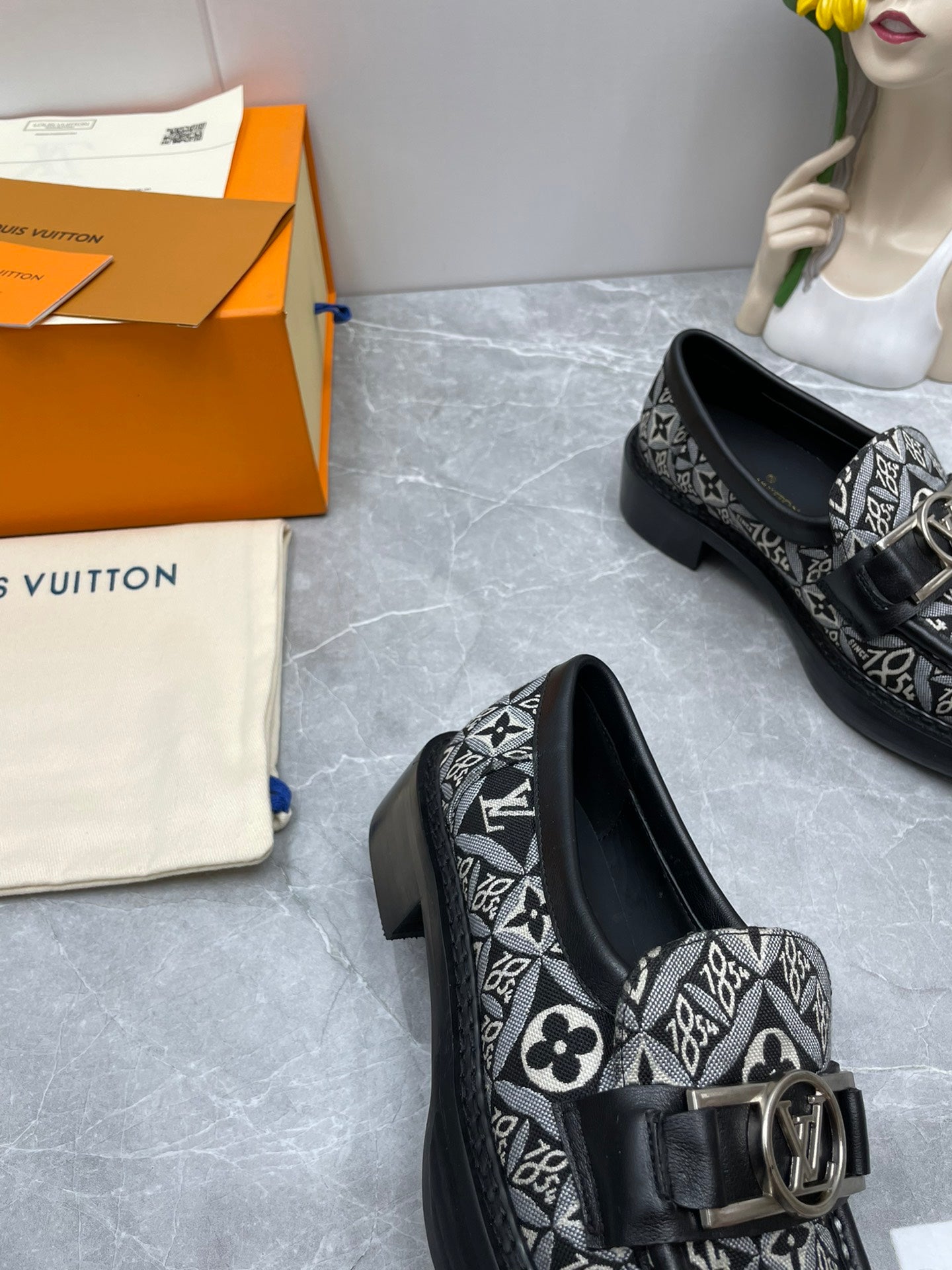 Luxury Shoes - LU-V - 1073