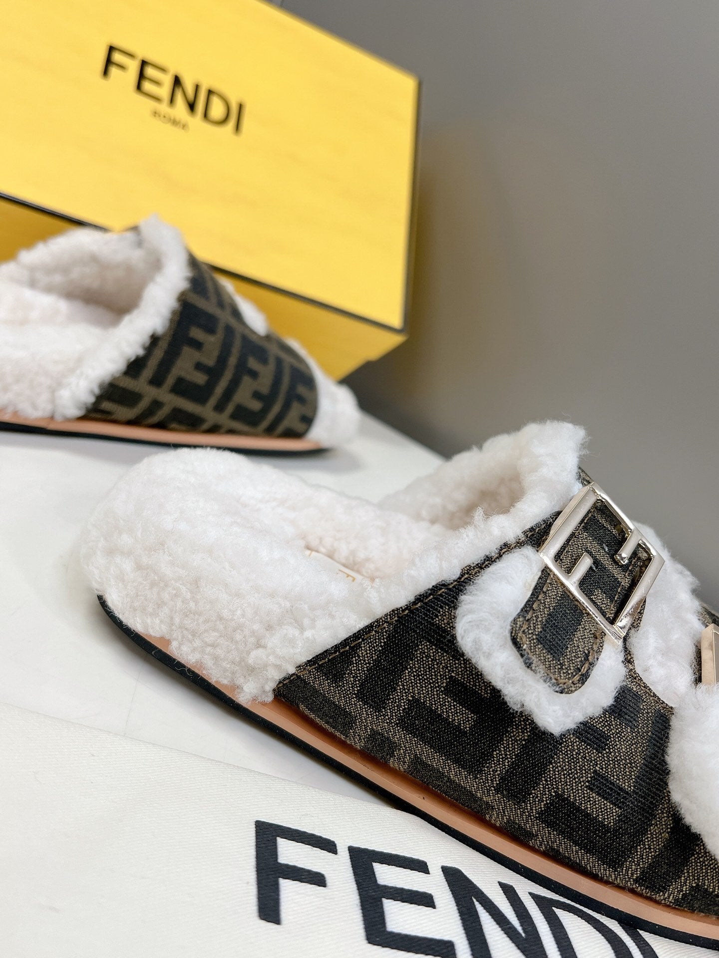 Luxury Shoes - FED - 380