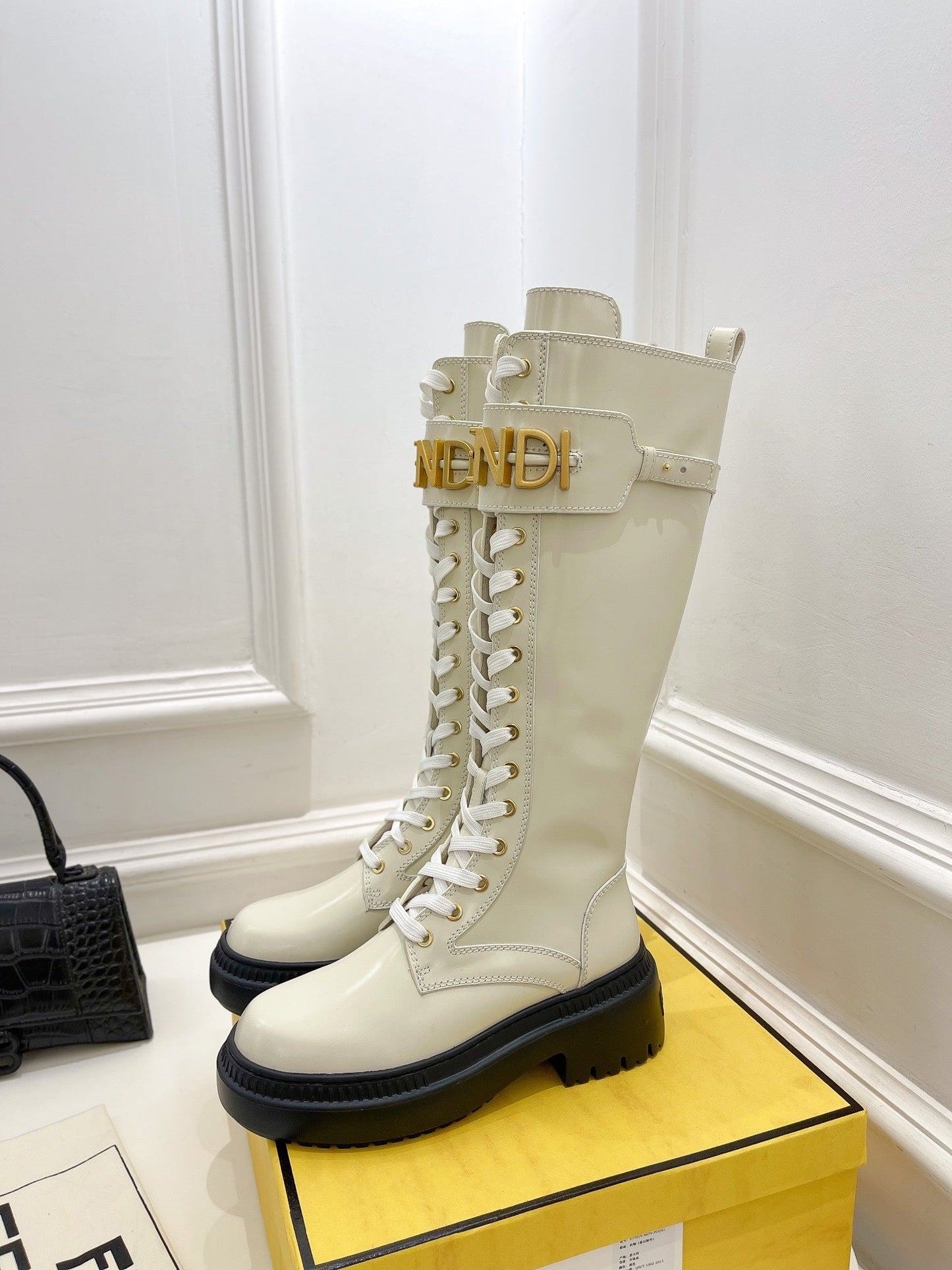 Luxury Shoes - FED - 319