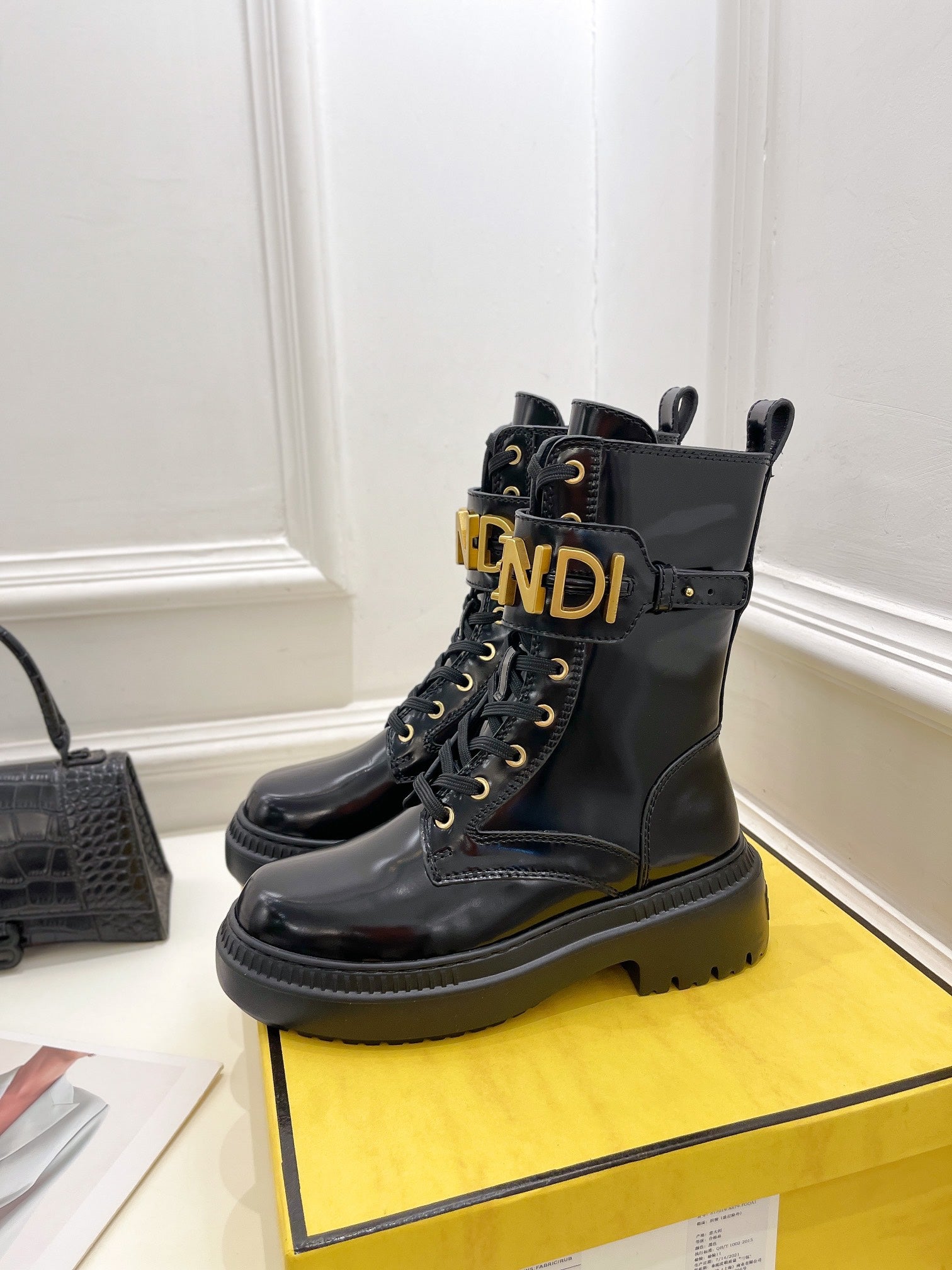 Luxury Shoes - FED - 320