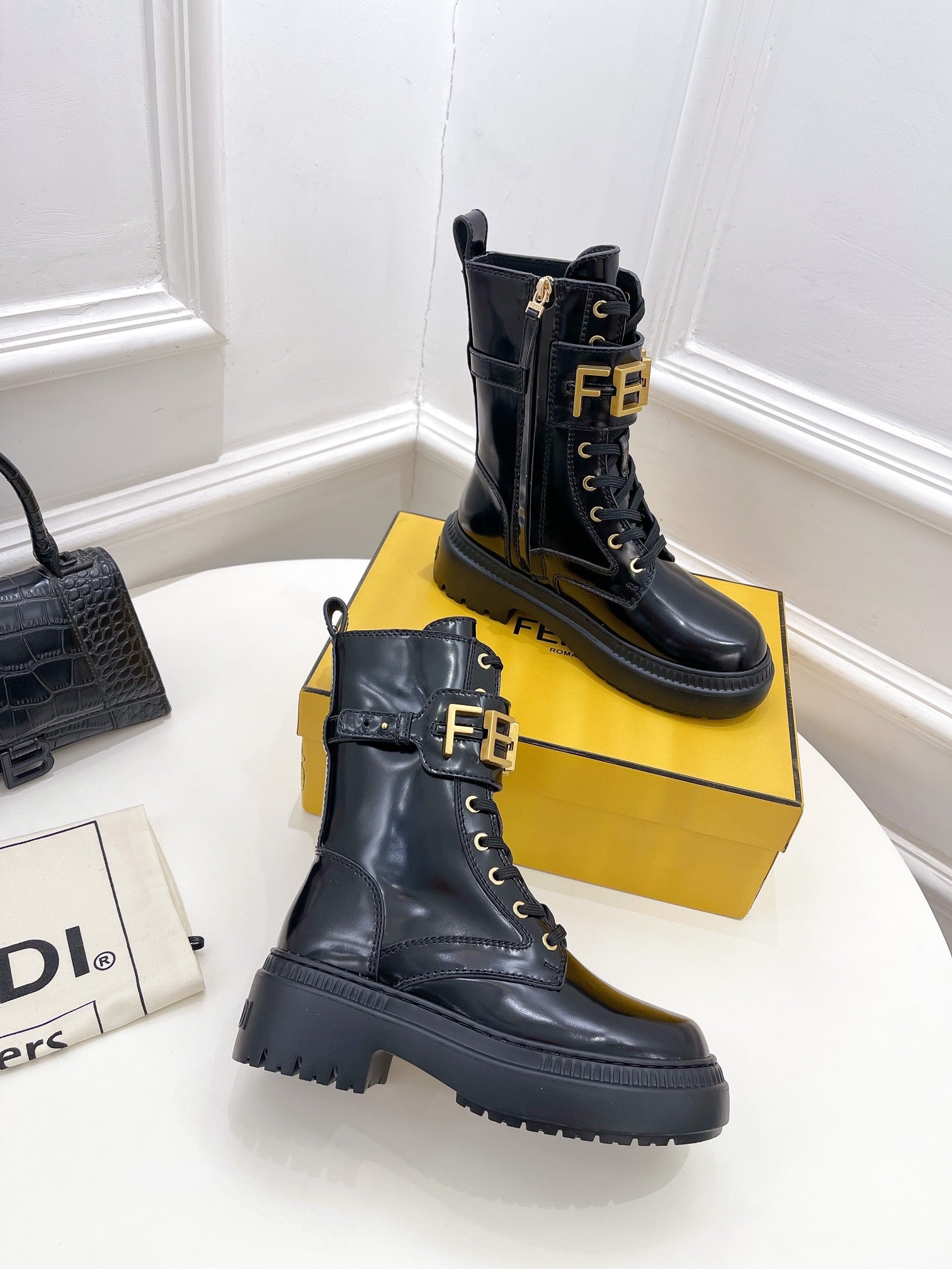 Luxury Shoes - FED - 320