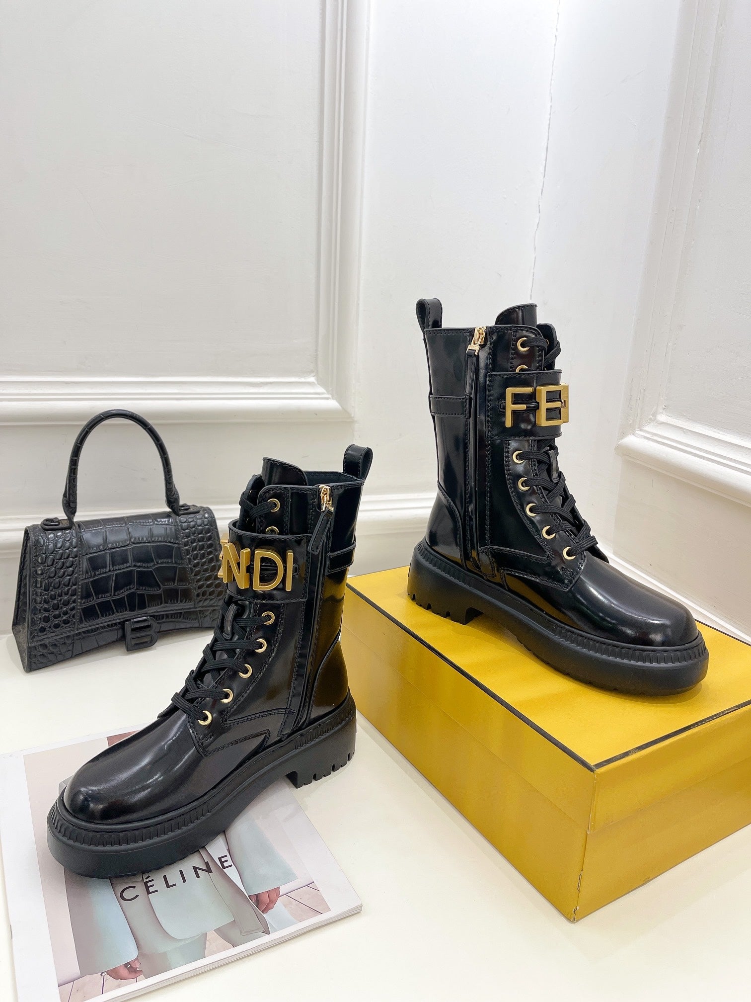 Luxury Shoes - FED - 320