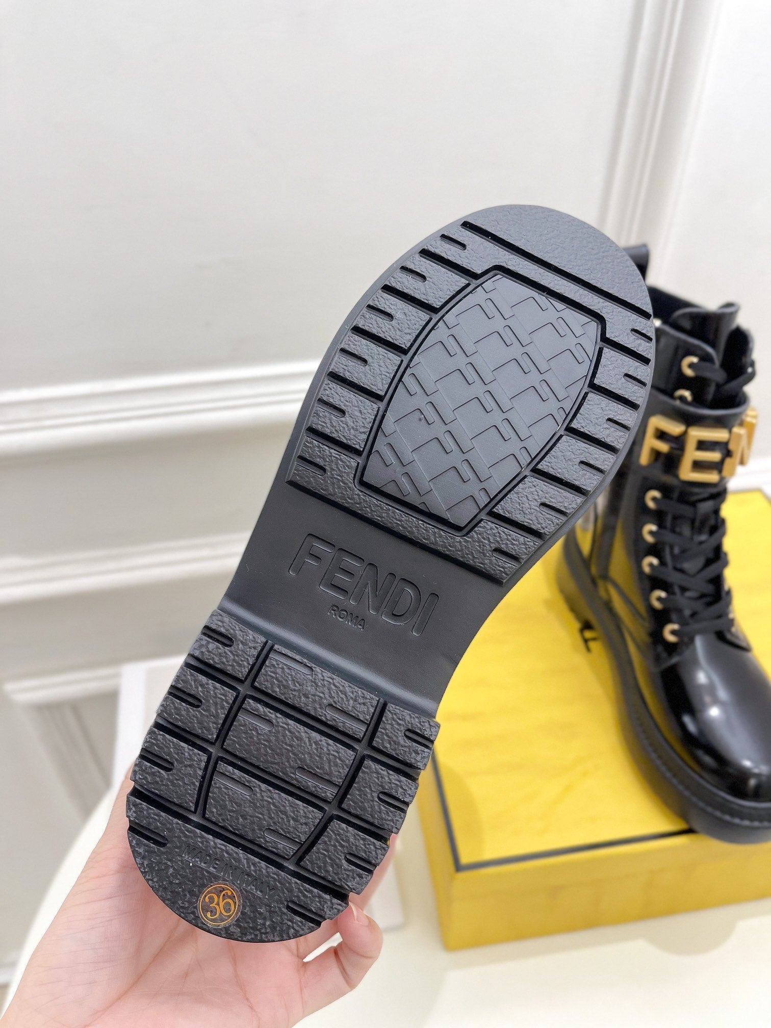 Luxury Shoes - FED - 320