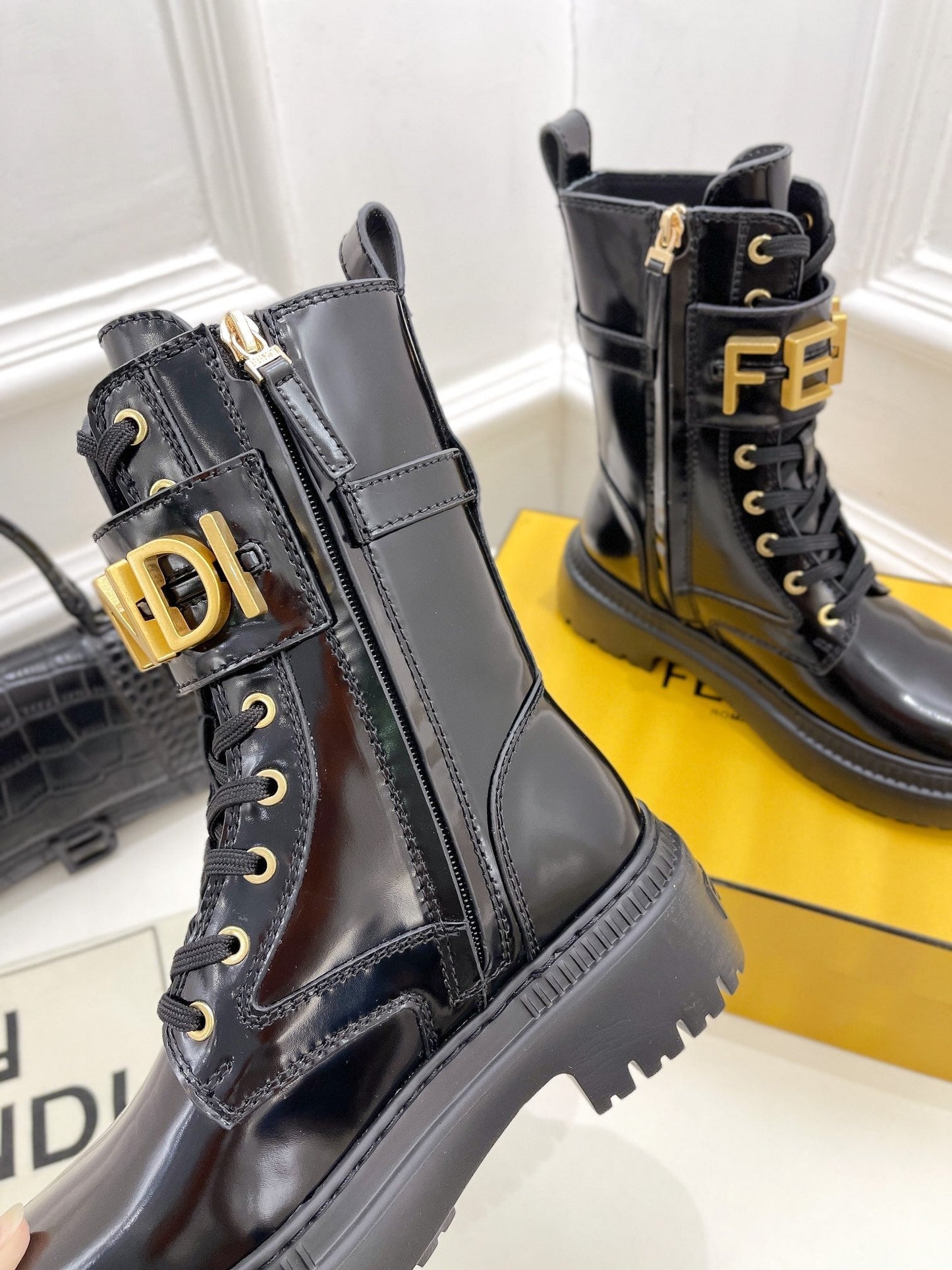 Luxury Shoes - FED - 320