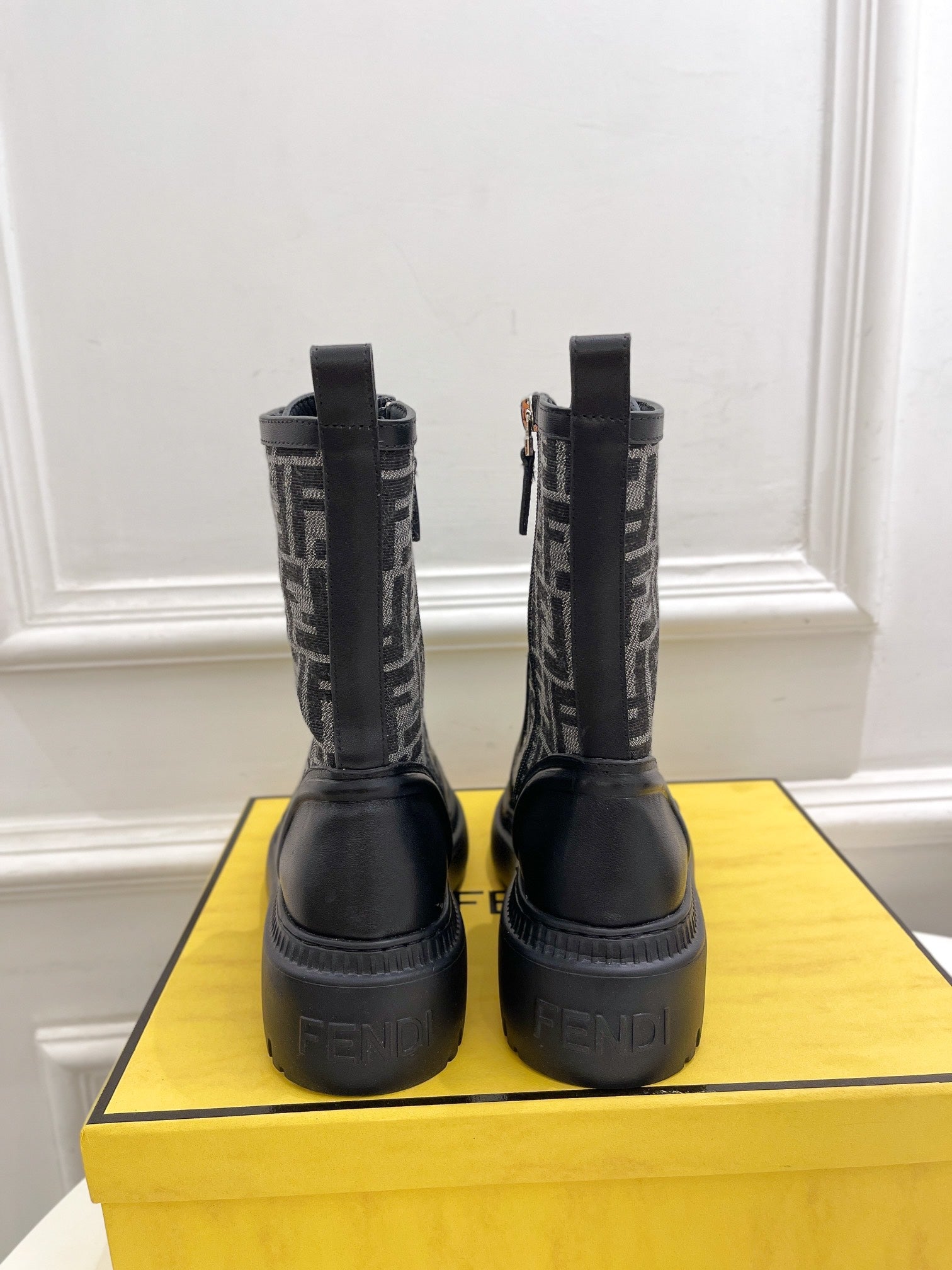 Luxury Shoes - FED - 323