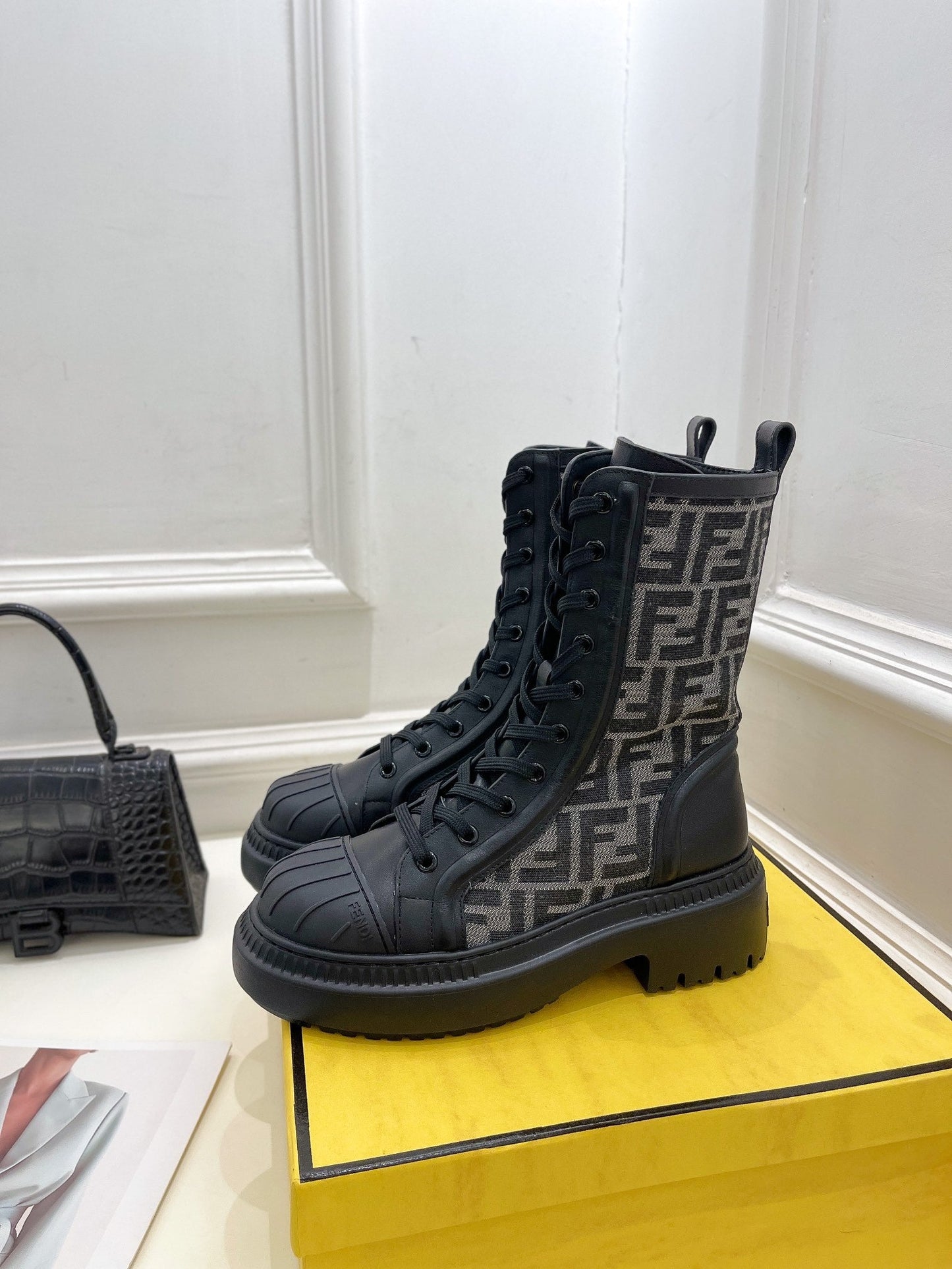 Luxury Shoes - FED - 323