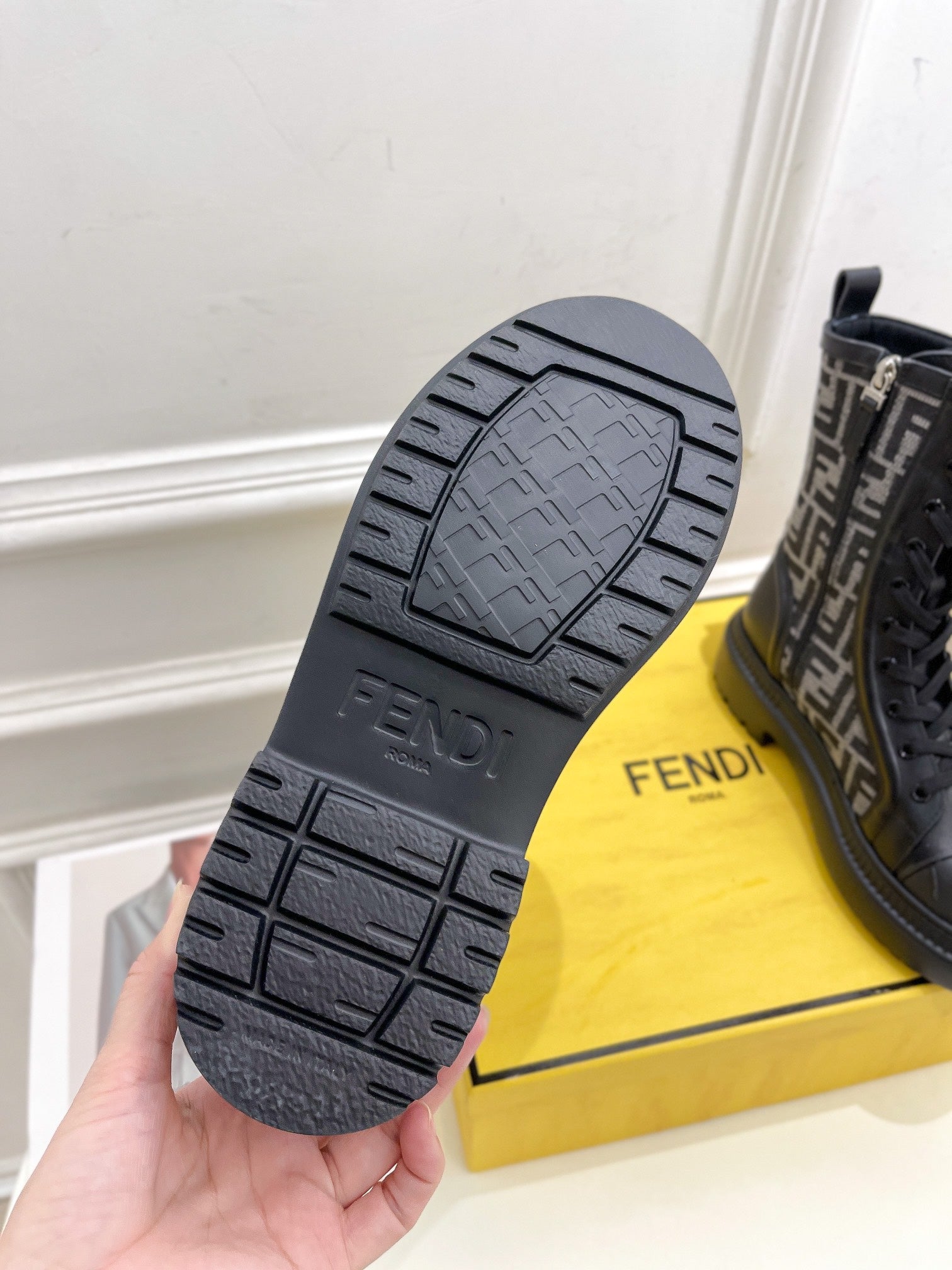 Luxury Shoes - FED - 323